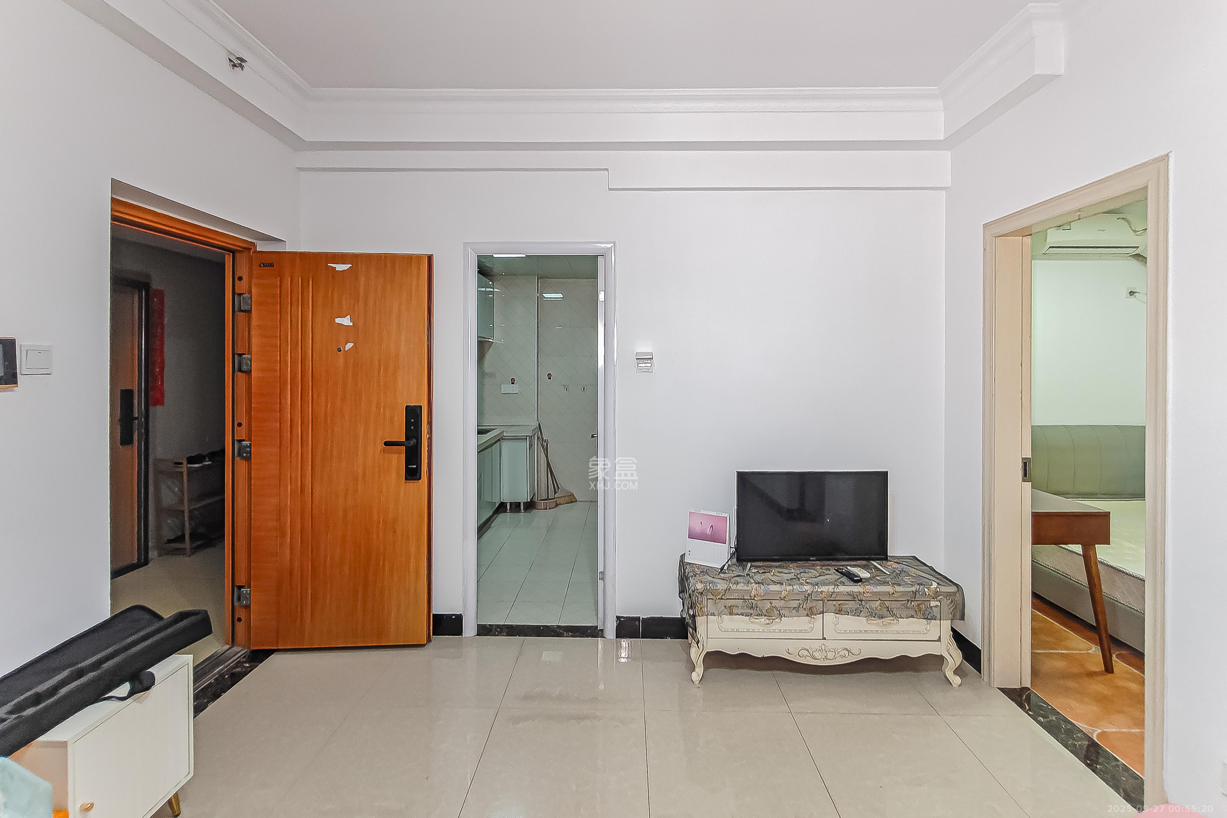 天鸿天府(天鸿中央大院)  2室1厅1卫    41.8万 天鸿天府(天鸿中央大院)  2室1厅1卫    41.8万客厅