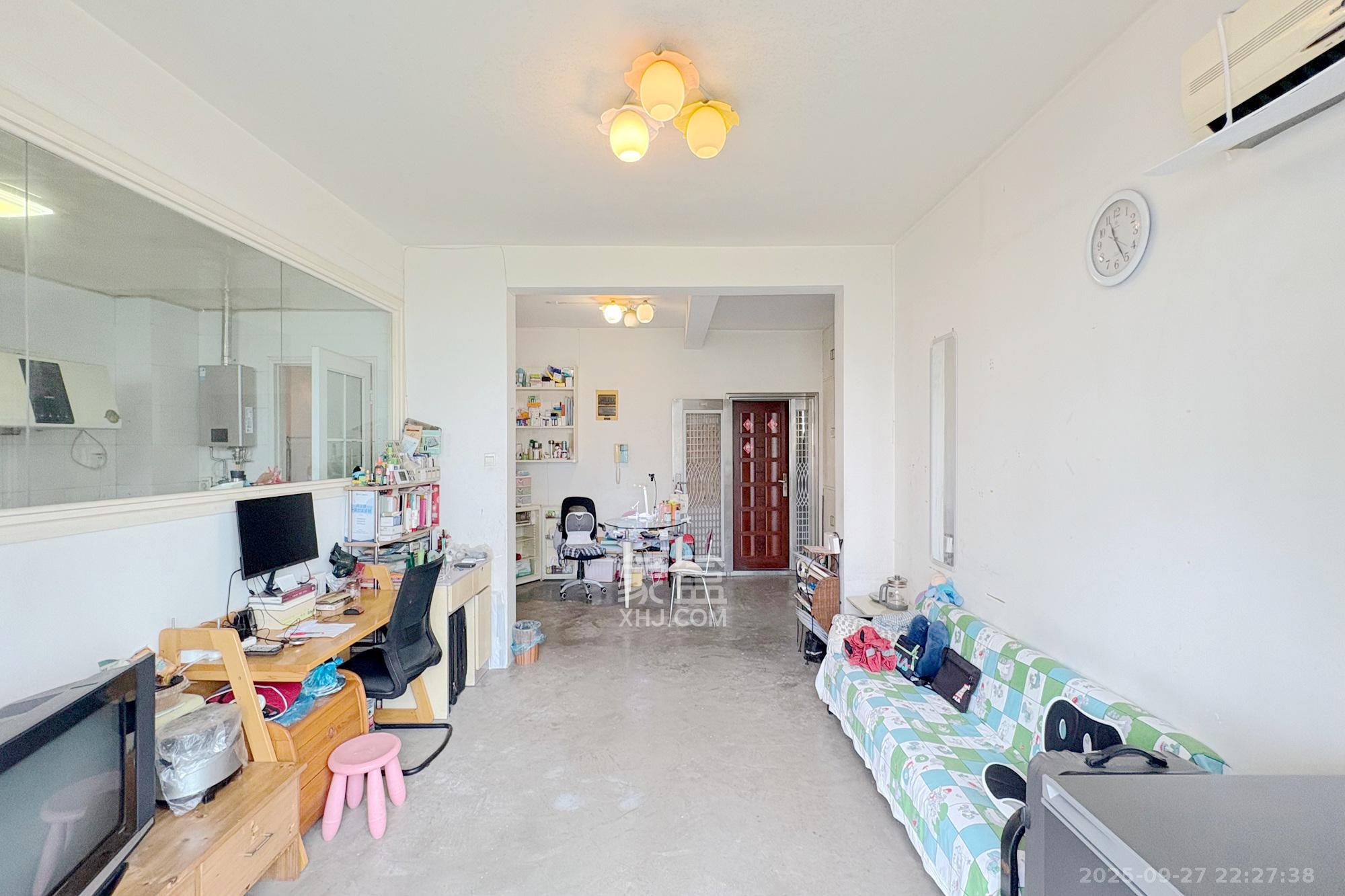 向阳门第 1室1厅1卫 59.8万 向阳门第 1室1厅1卫 59.8万客厅