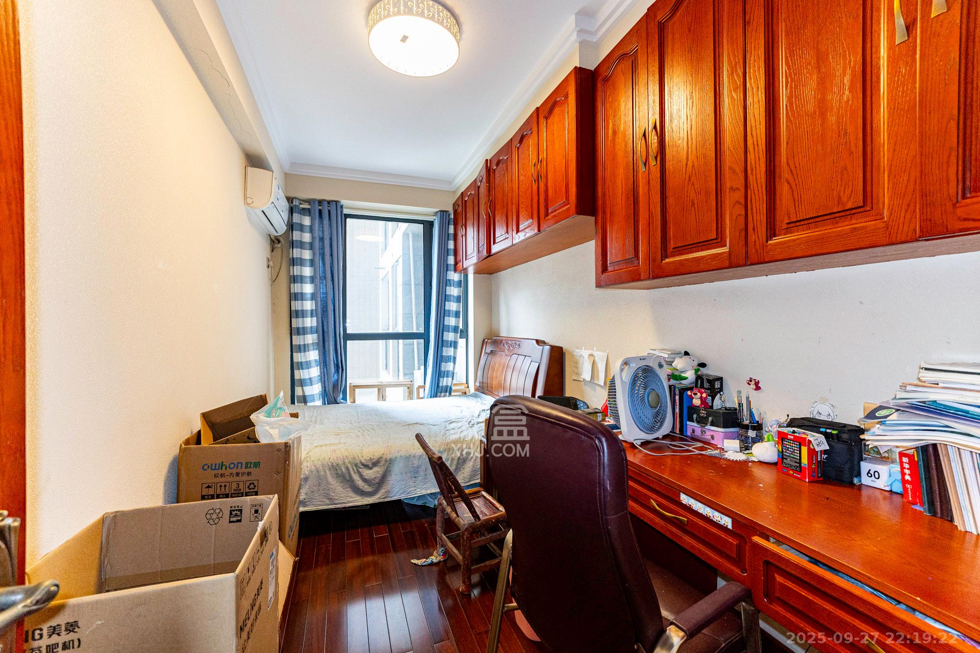 藏珑湖上国际花园 4室2厅2卫 158.0万 藏珑湖上国际花园 4室2厅2卫 158.0万卧室