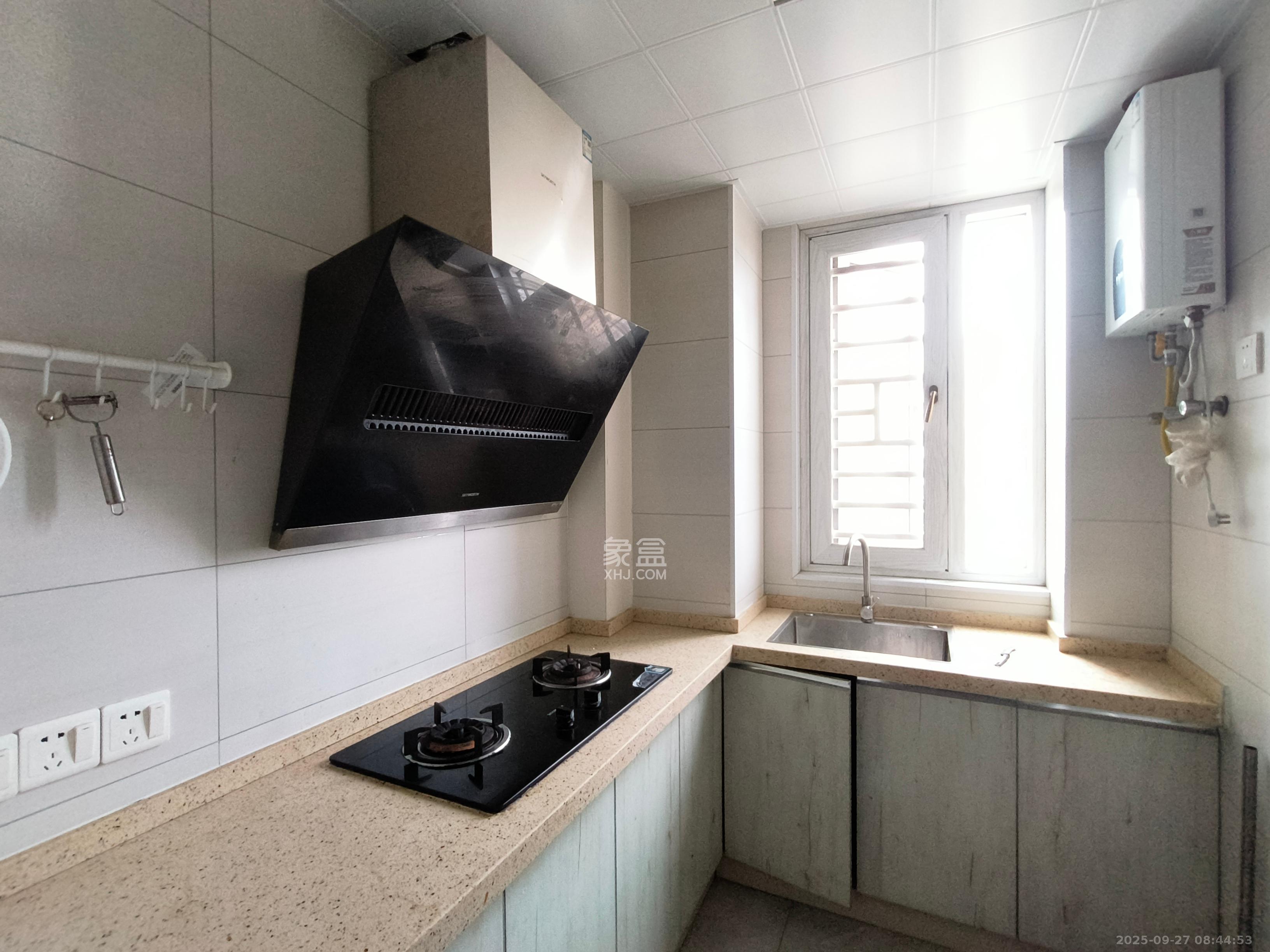 绿地新都会  1室1厅1卫    1500.0元/月室内图