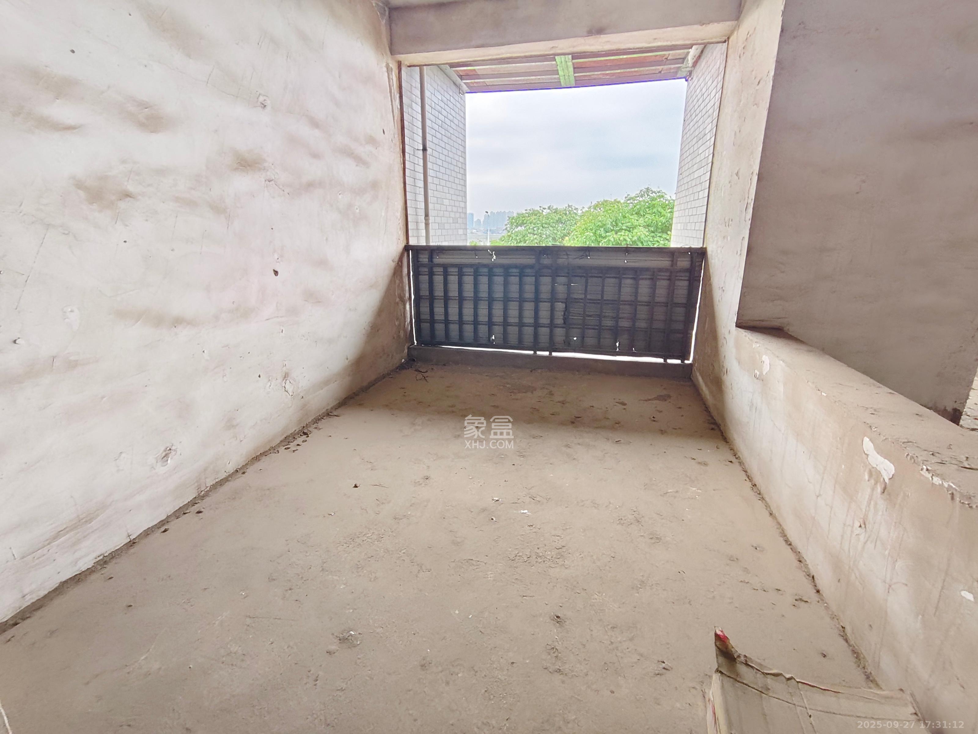 锦绣湘江 3室2厅2卫 48.80万 锦绣湘江 3室2厅2卫 48.80万客厅