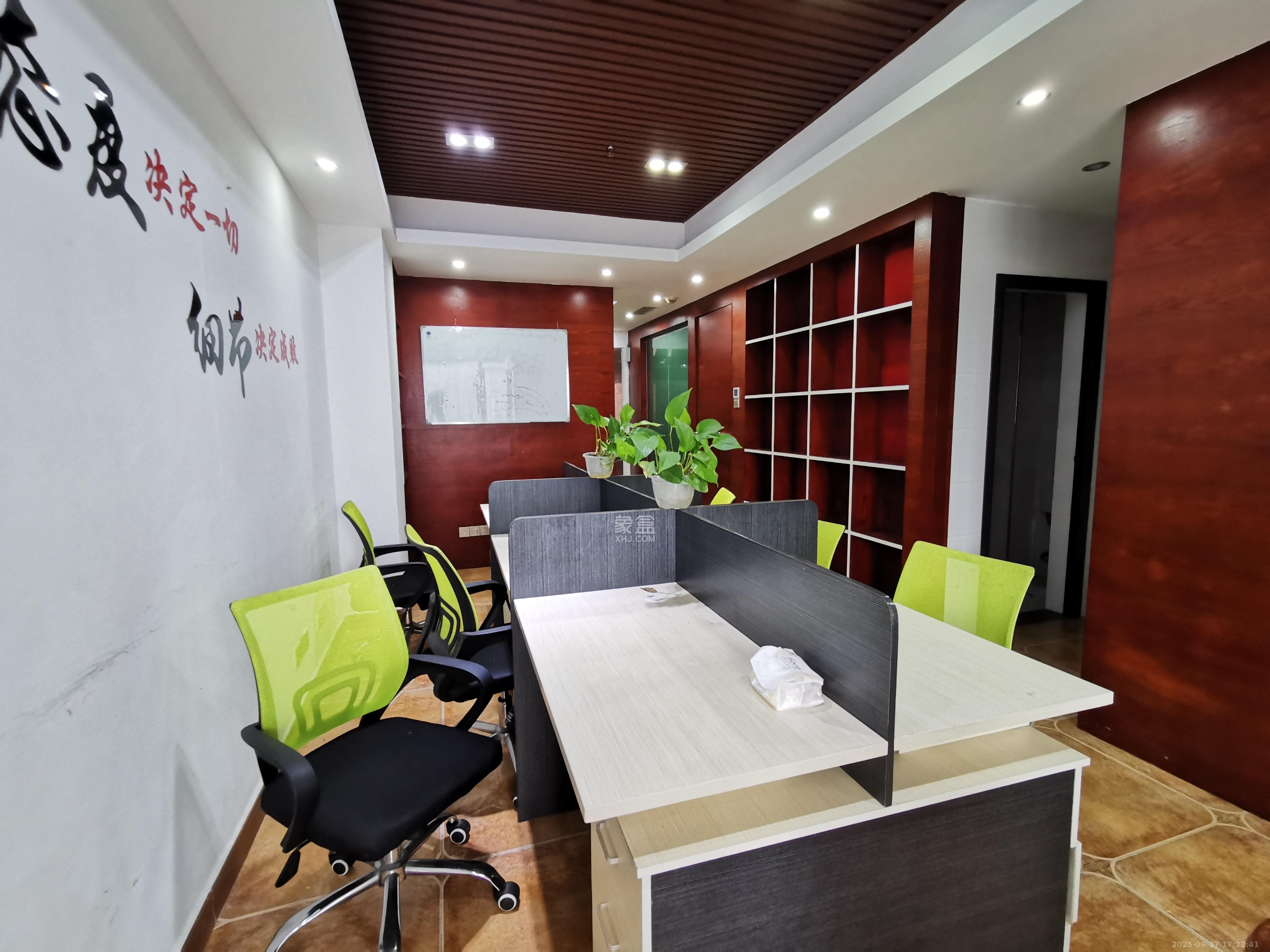 长房中庭国际(东郡华蓉广场) 1室2厅1卫 3400.0元/月 长房中庭国际(东郡华蓉广场) 1室2厅1卫 3400.0元/月室内图