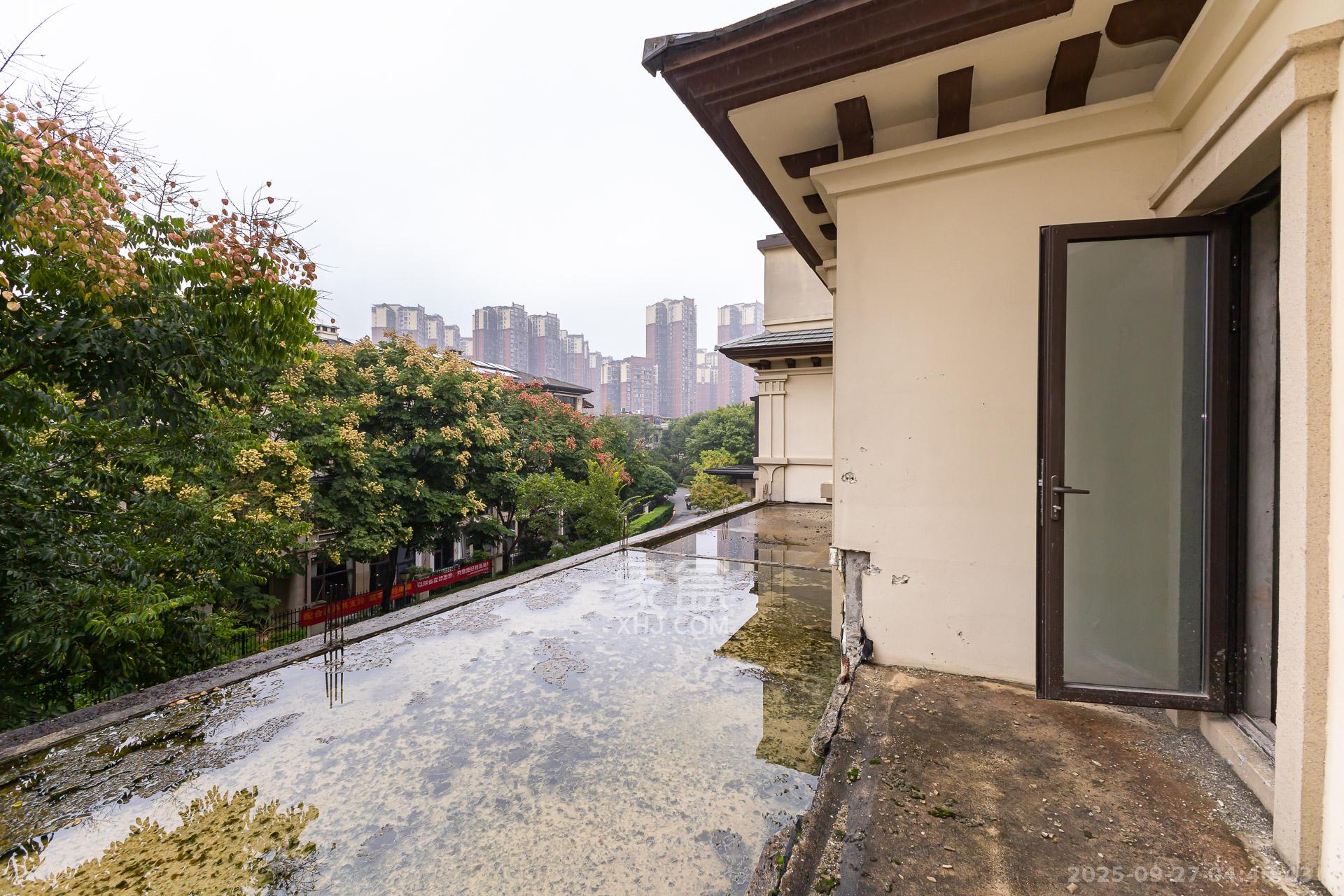 龙湖璟宸原著（龙湖紫宸）  5室2厅4卫    290.0万卧室