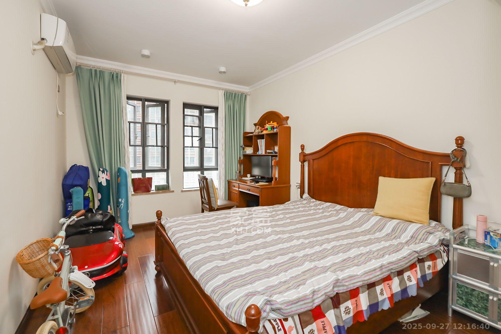 山水誉峰 3室2厅2卫 3500.0元/月 山水誉峰 3室2厅2卫 3500.0元/月室内图