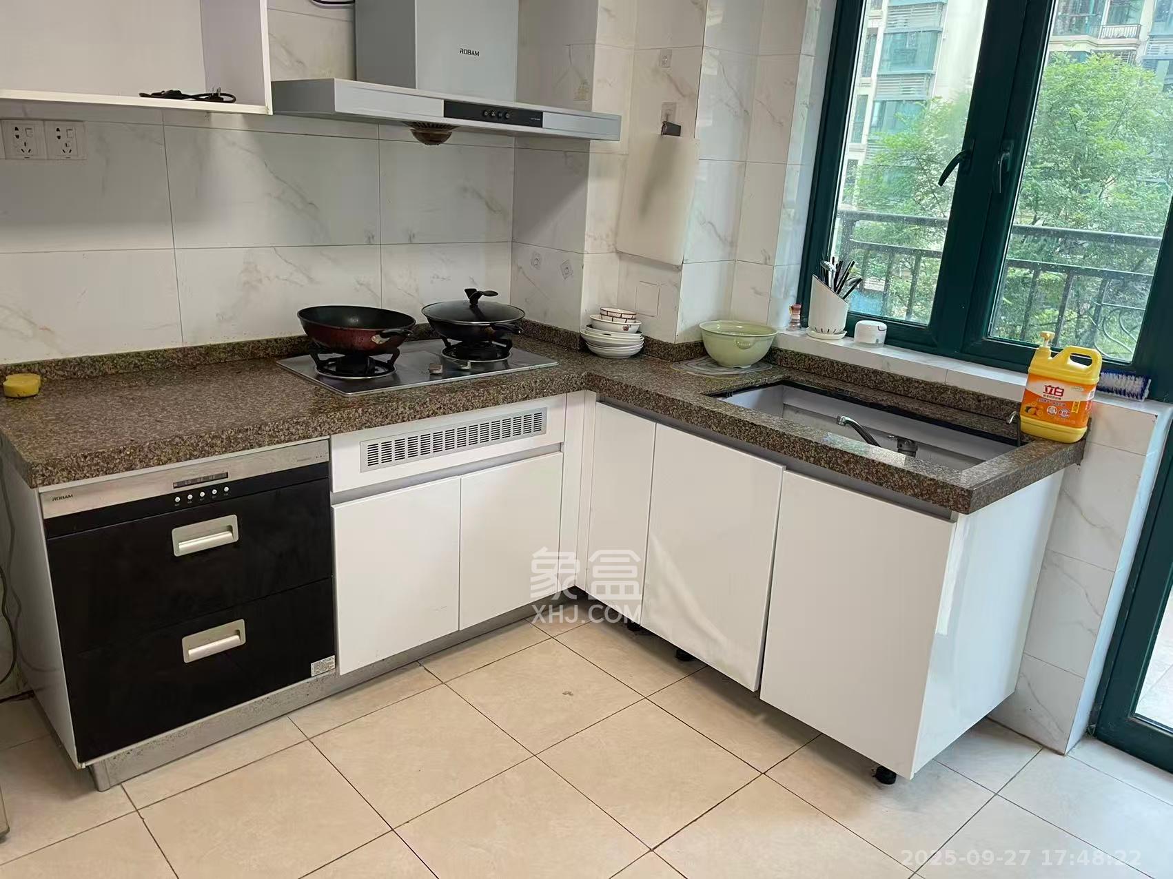 恒大雅苑 3室2厅2卫 2400.0元/月 恒大雅苑 3室2厅2卫 2400.0元/月室内图