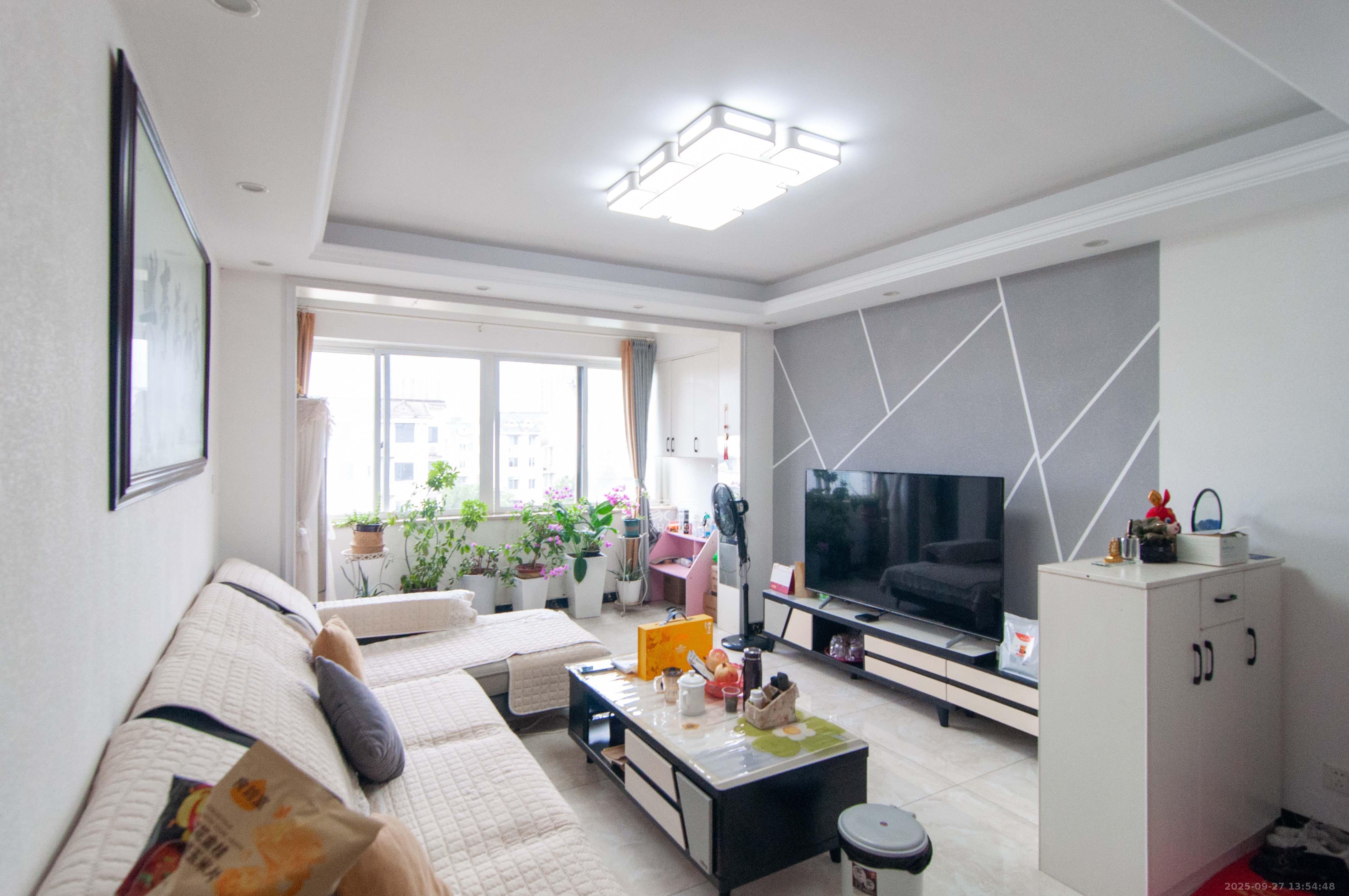 锦绣家园  6室2厅2卫    86.8万客厅