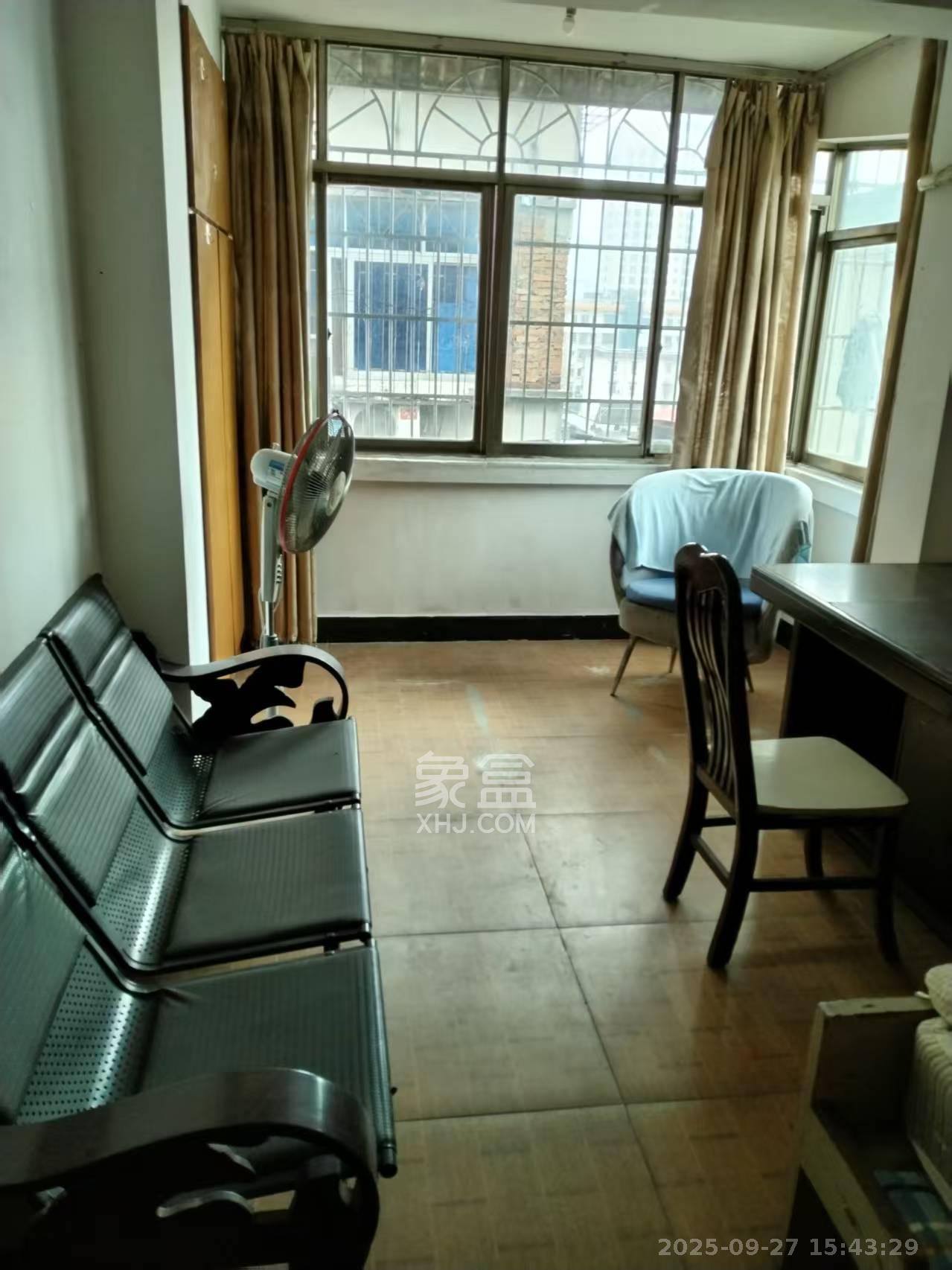 学宫街散盘  3室2厅1卫   2400.00元/月室内图