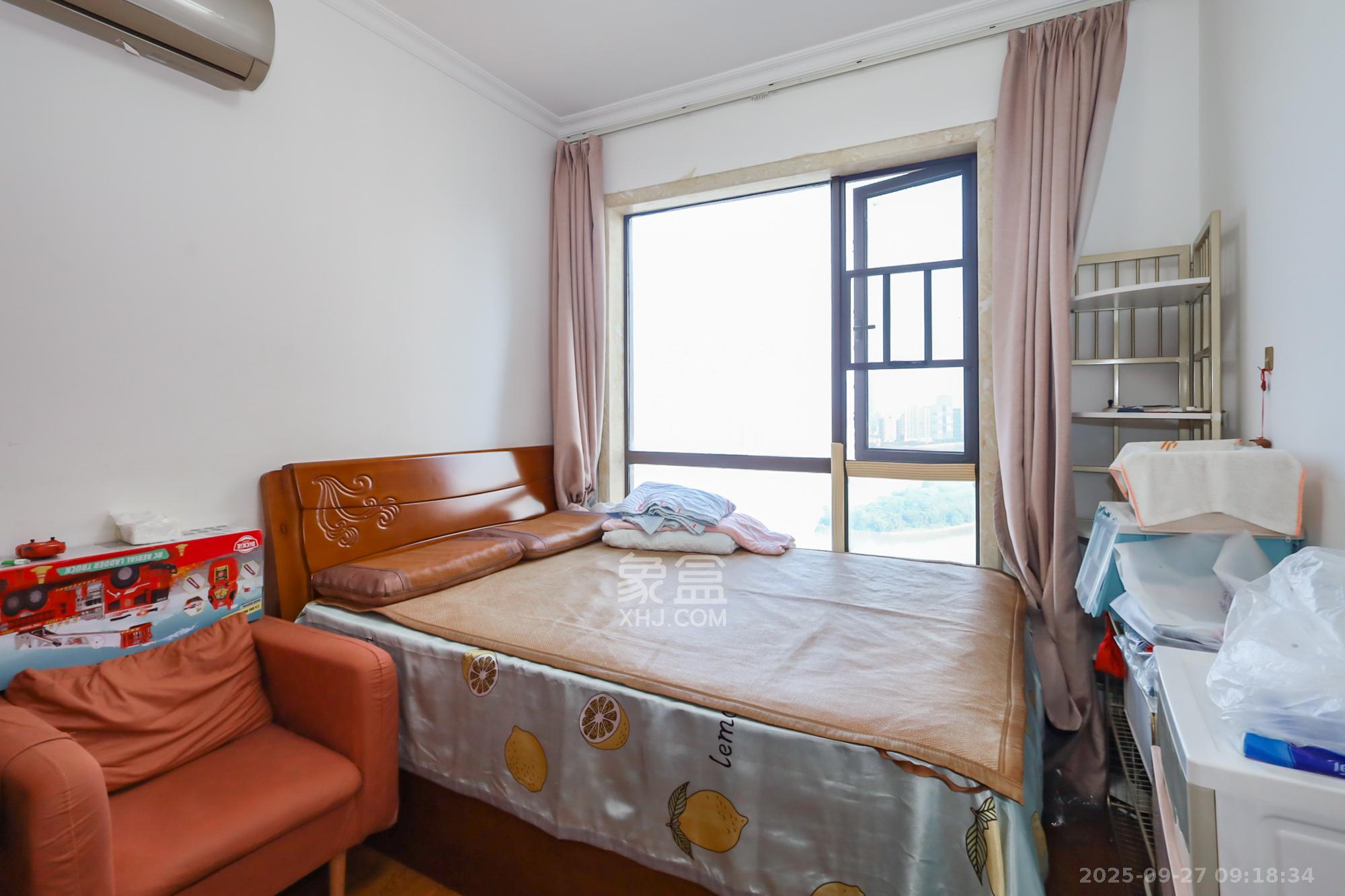 世茂外滩里（世茂铂翠湾三期）  3室2厅1卫    3980.0元/月室内图