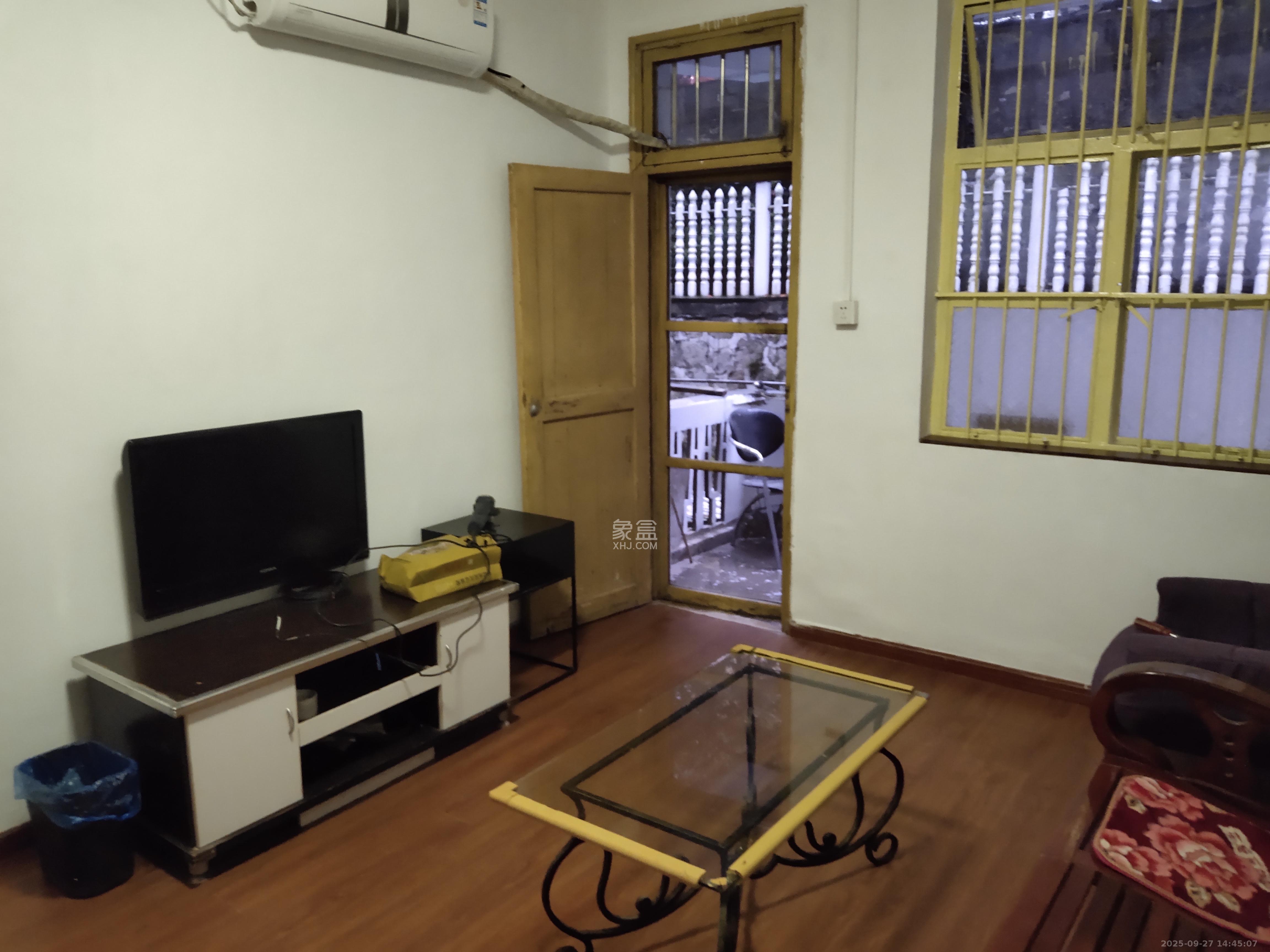 陡岭社区  2室1厅1卫    1500.0元/月室内图