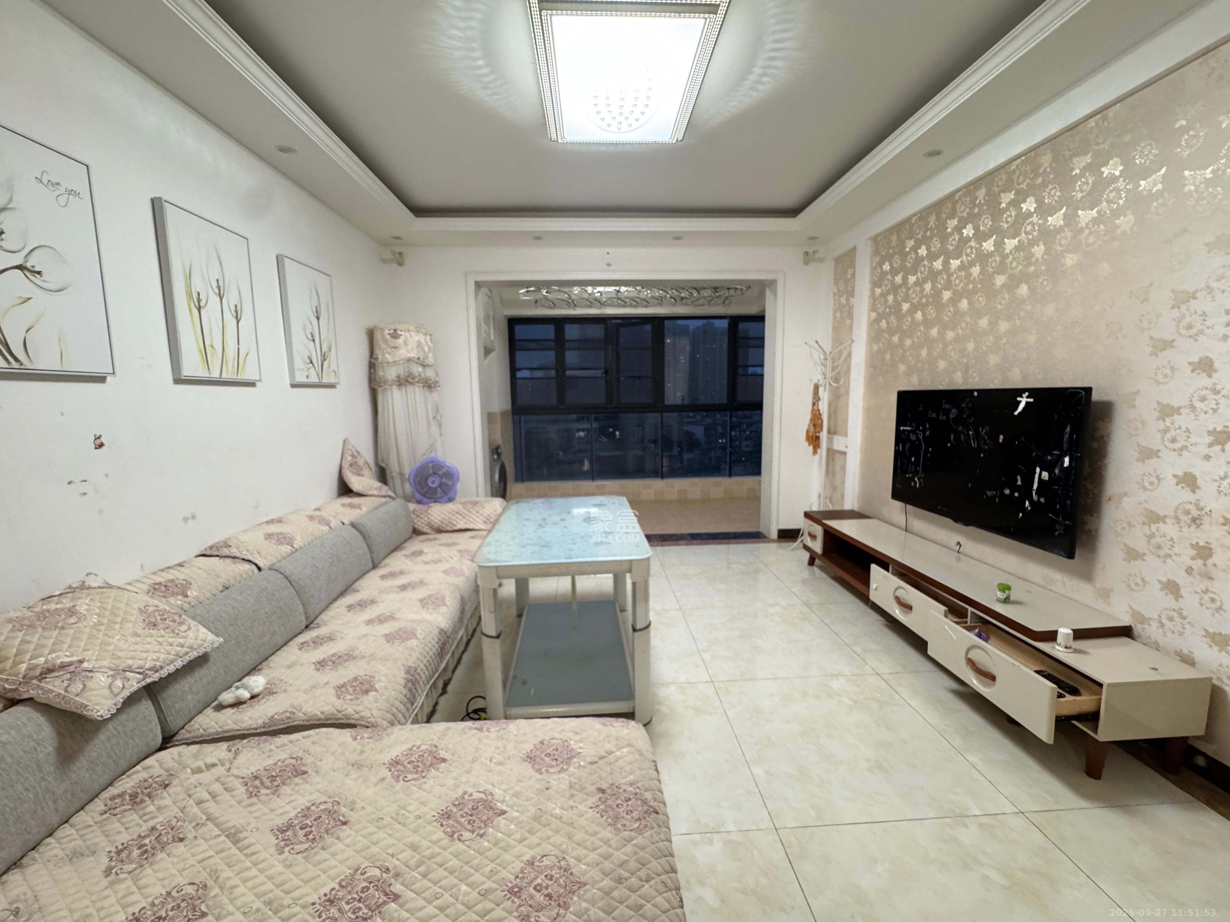 荣悦台 3室2厅2卫 3700.0元/月 荣悦台 3室2厅2卫 3700.0元/月室内图