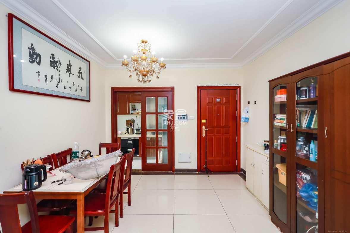 恒大华府 2室2厅1卫 120.0万 恒大华府 2室2厅1卫 120.0万客厅