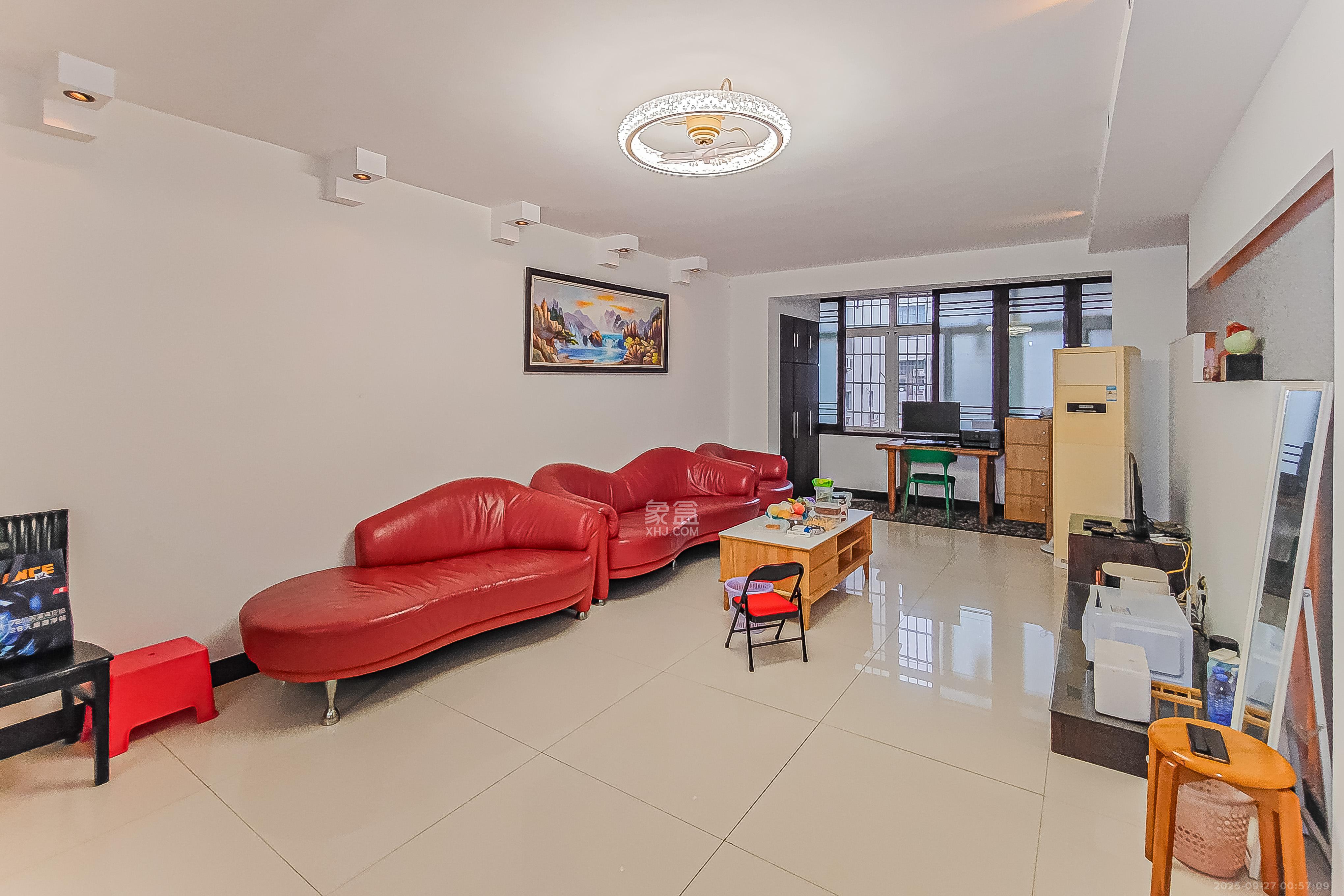 学院新村 3室2厅2卫 142.0万 学院新村 3室2厅2卫 142.0万客厅