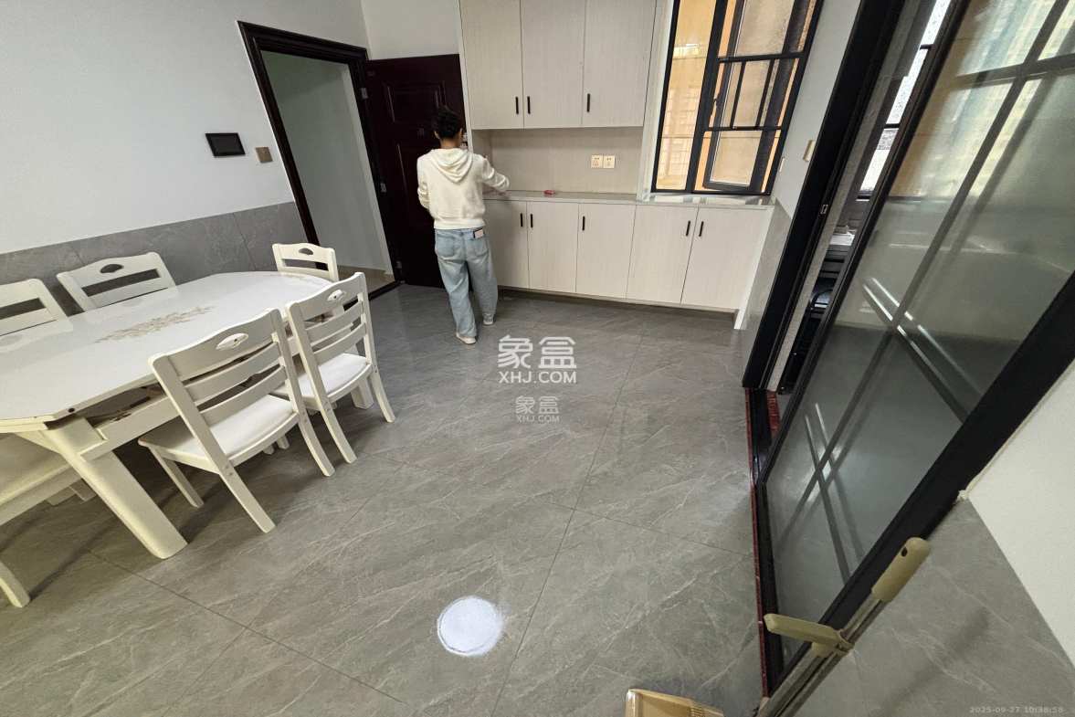 金南家园三期  3室2厅1卫    2500.0元/月 金南家园三期  3室2厅1卫    2500.0元/月室内图