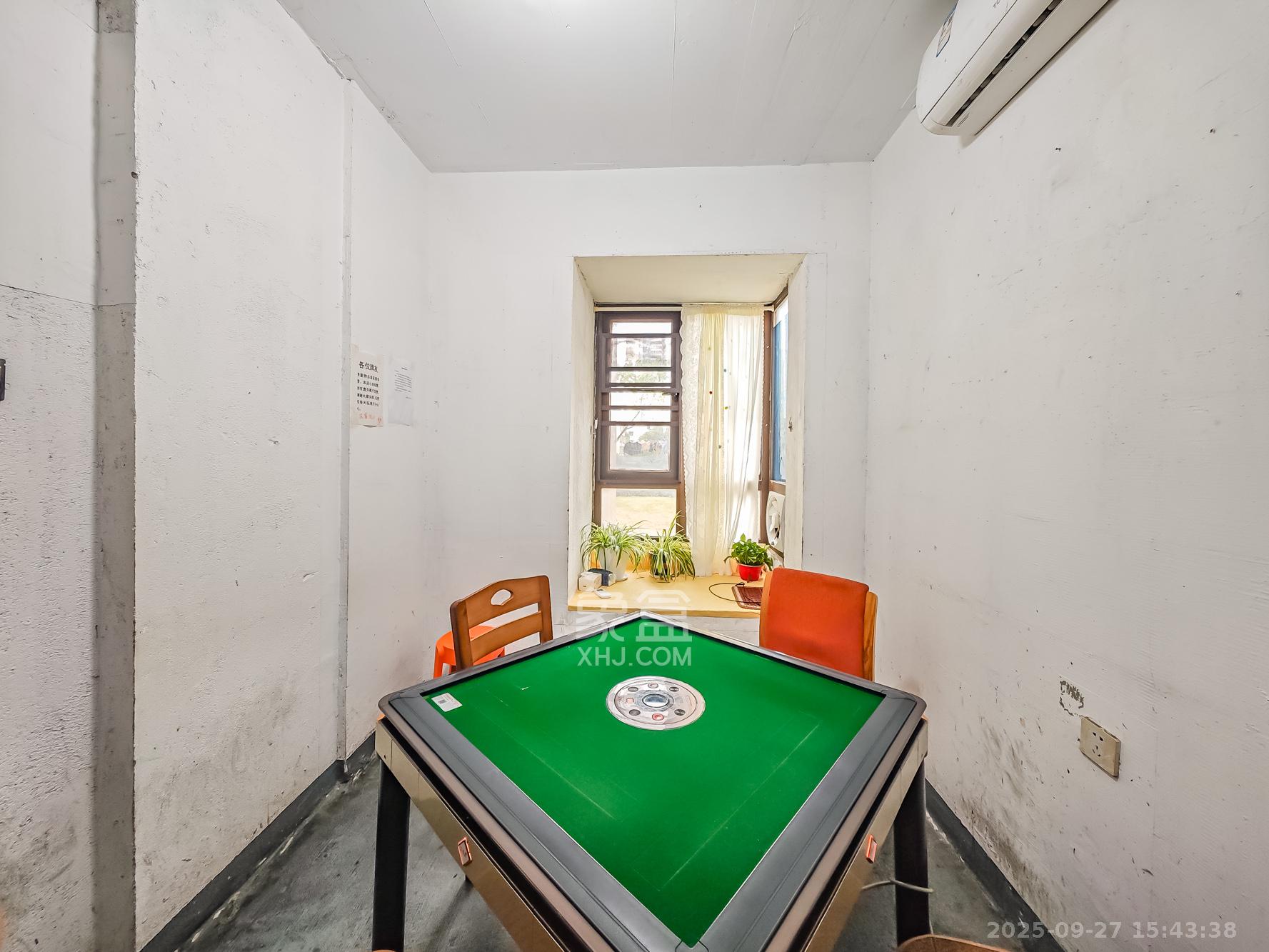 山语城三期 3室2厅2卫 90.0万 山语城三期 3室2厅2卫 90.0万卧室