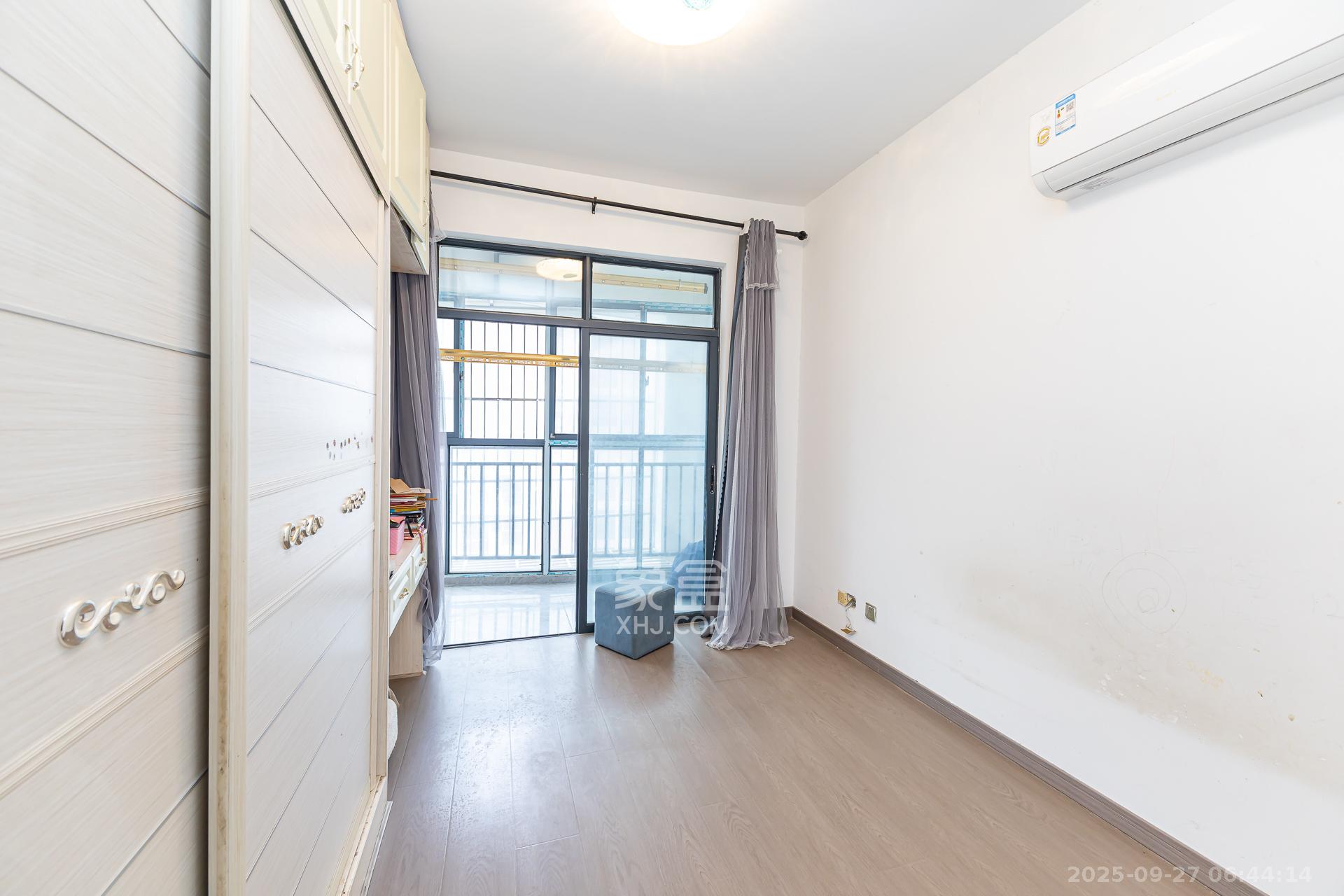 浩龙音乐界  3室2厅2卫    52.0万 浩龙音乐界  3室2厅2卫    52.0万卧室