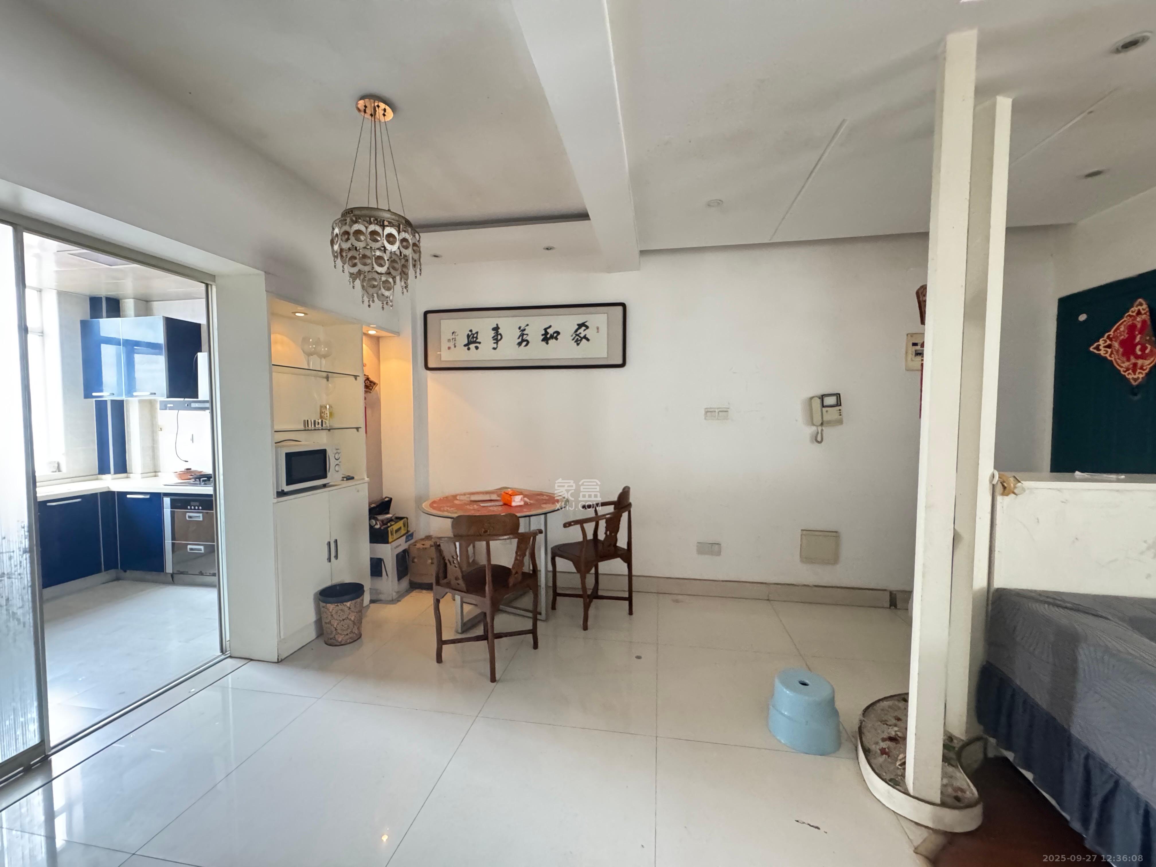 桔香鑫城  3室2厅1卫    2100.0元/月室内图