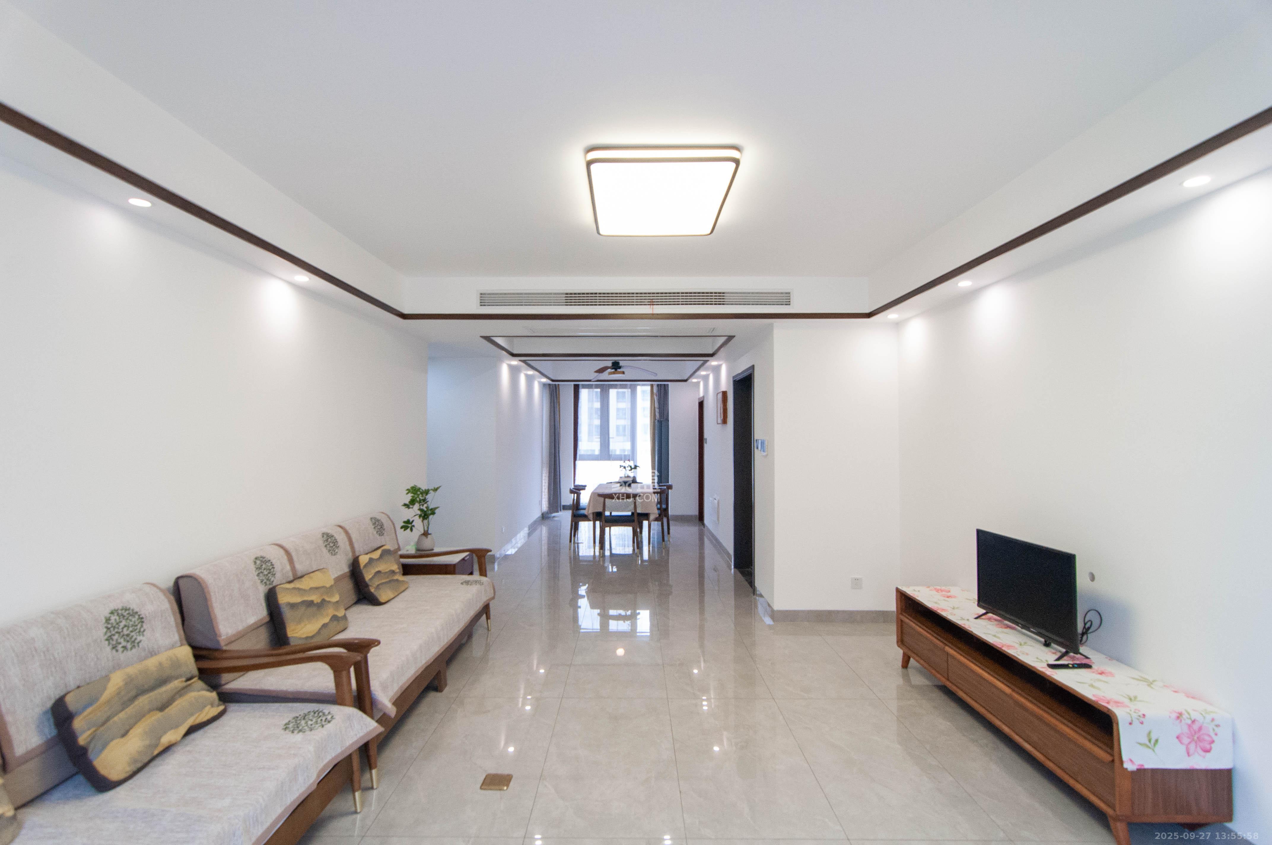 长房梅溪香山 4室2厅2卫 338.0万 长房梅溪香山 4室2厅2卫 338.0万客厅