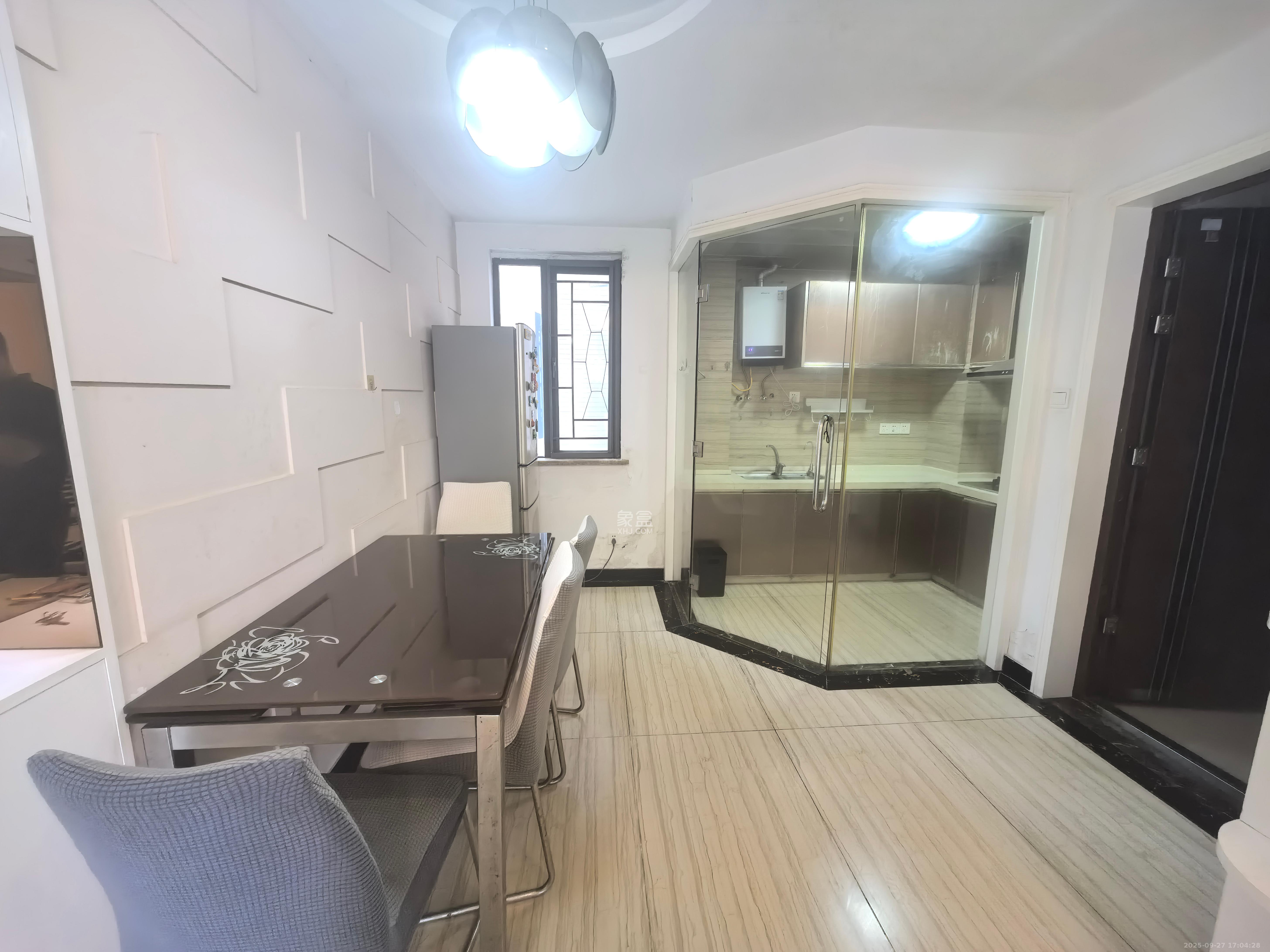 莱茵城  3室2厅1卫    2000.0元/月室内图