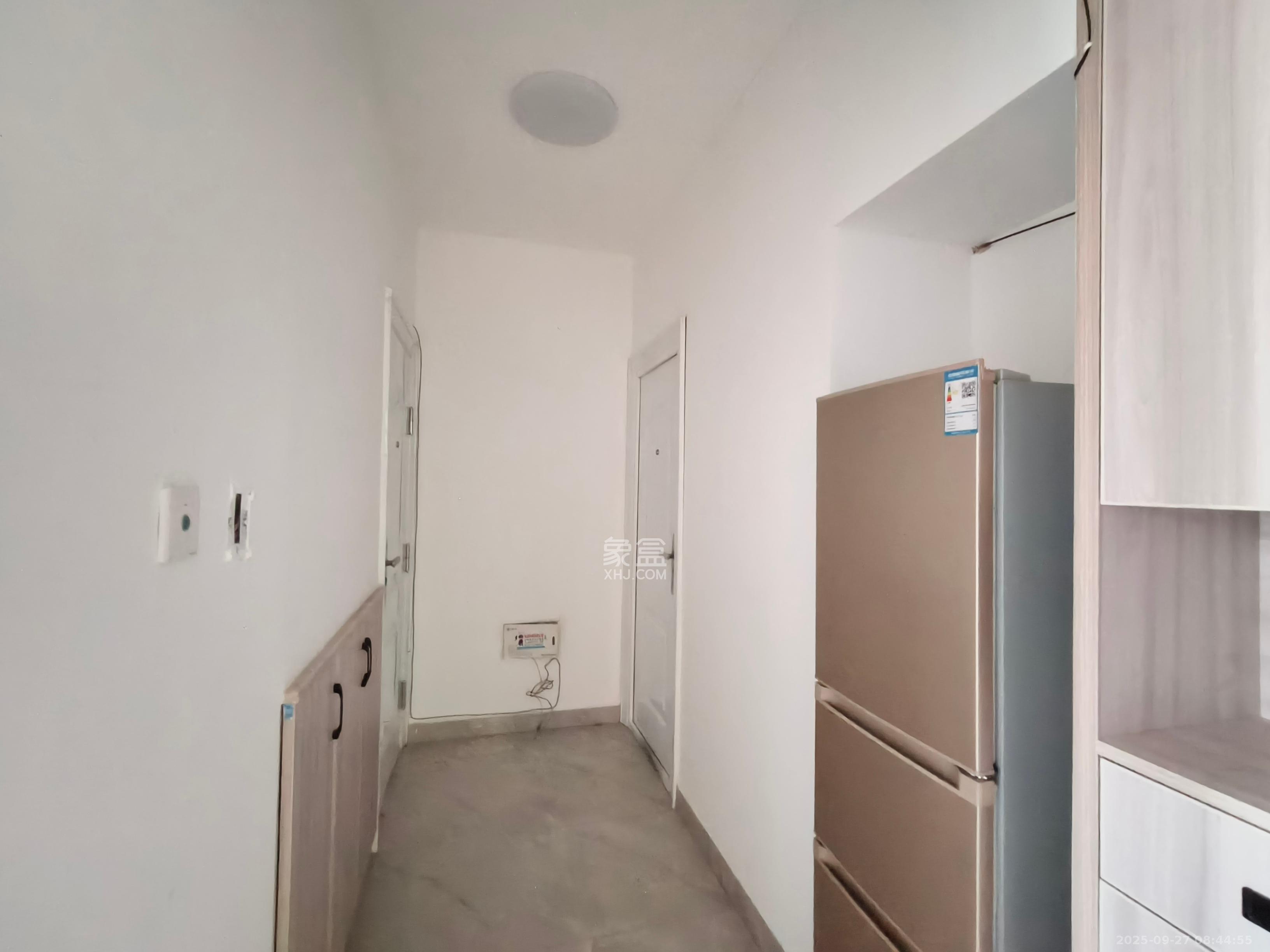 绿地新都会  1室1厅1卫    1500.0元/月室内图