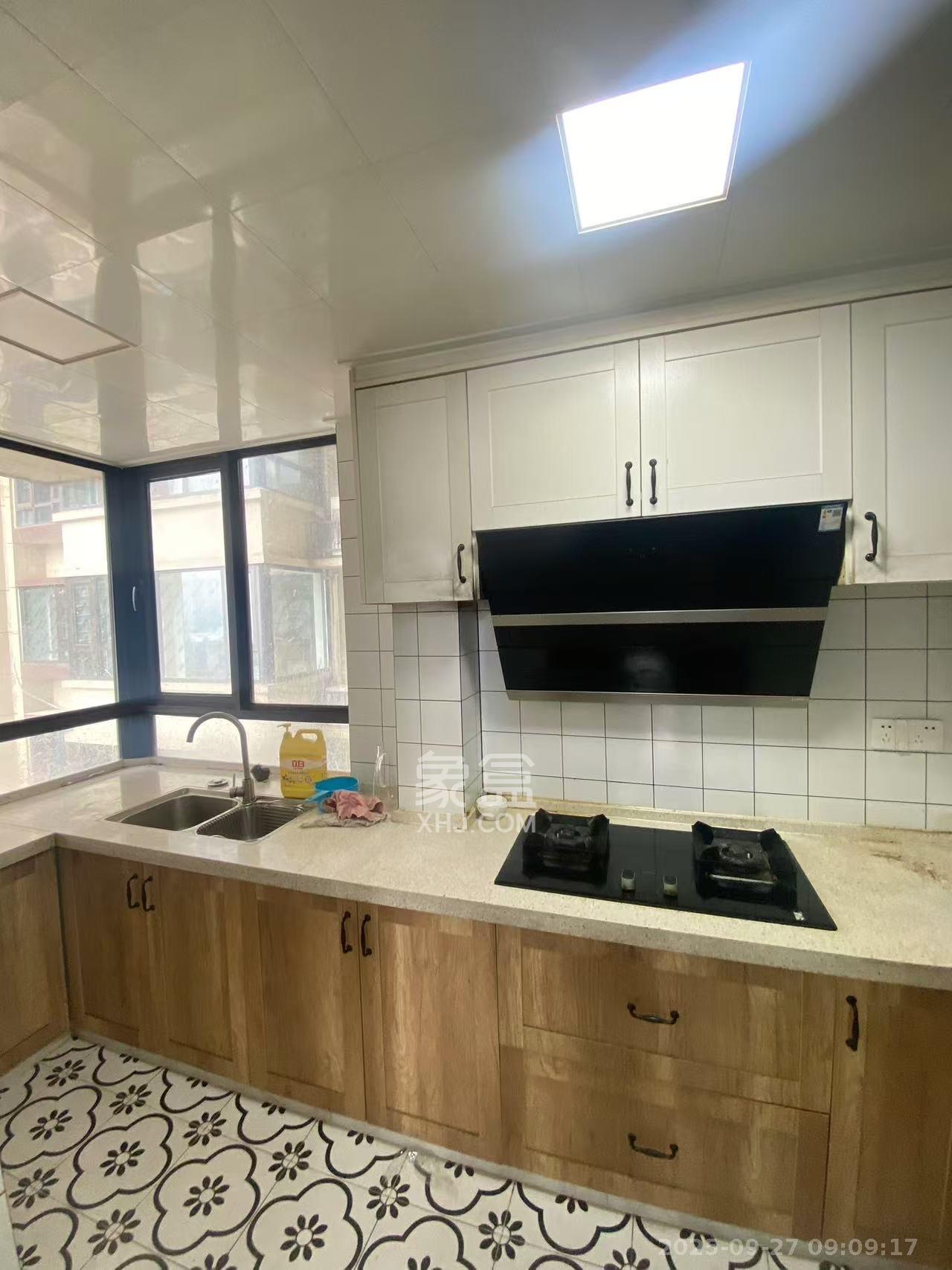 山语城三期 3室2厅2卫 2000.0元/月 山语城三期 3室2厅2卫 2000.0元/月室内图