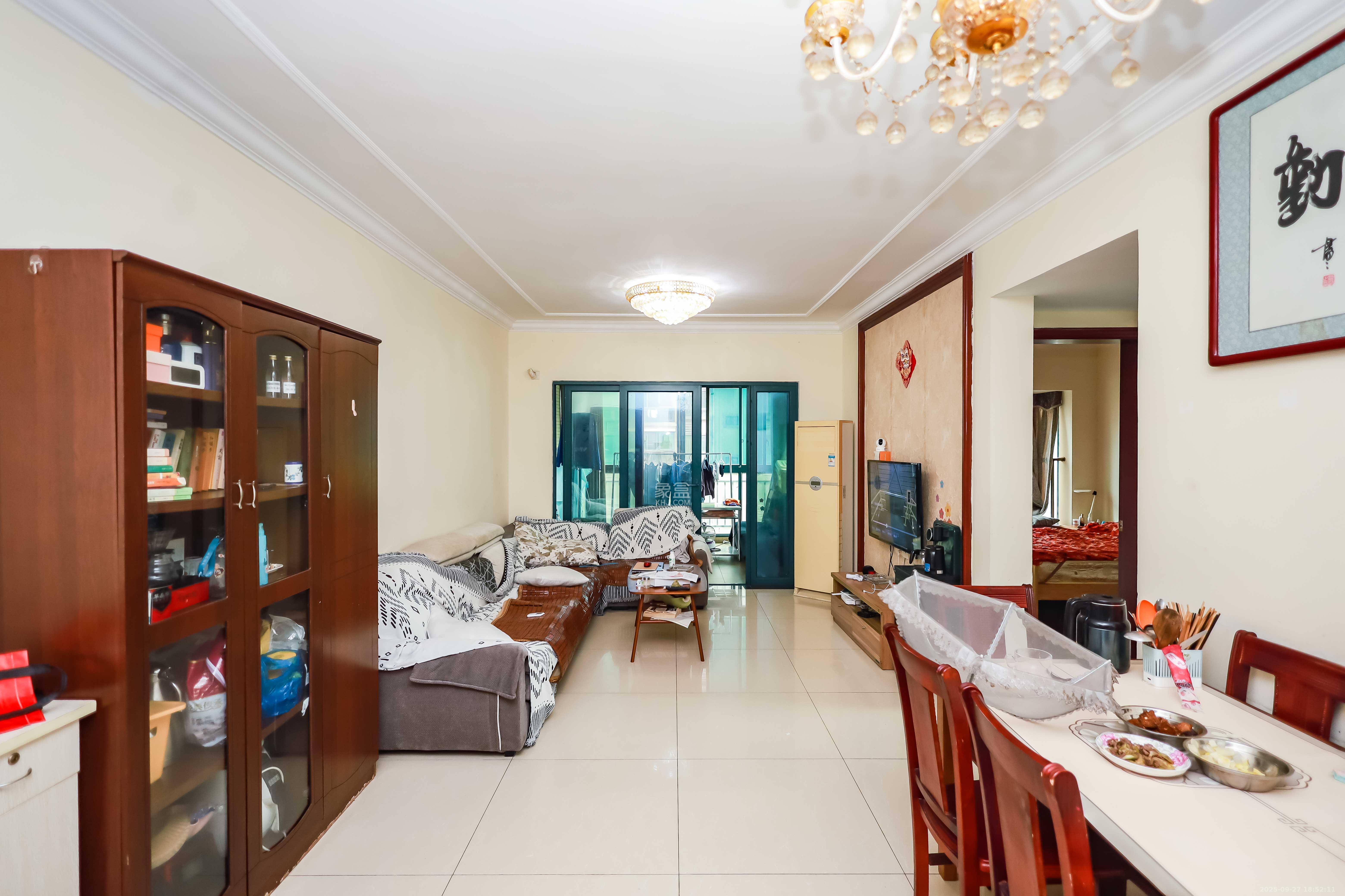 恒大华府 2室2厅1卫 120.0万 恒大华府 2室2厅1卫 120.0万客厅