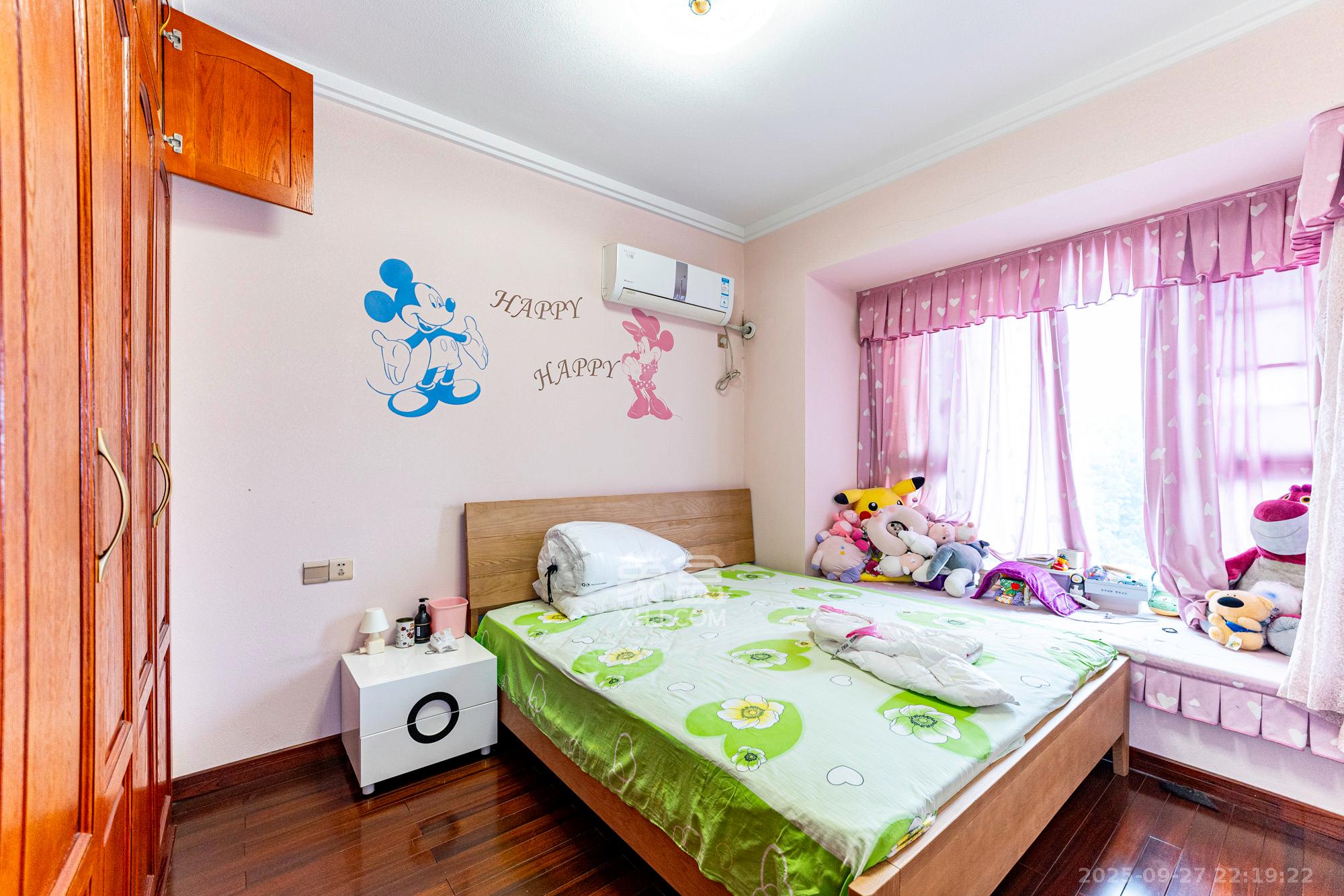 藏珑湖上国际花园 4室2厅2卫 158.0万 藏珑湖上国际花园 4室2厅2卫 158.0万卧室