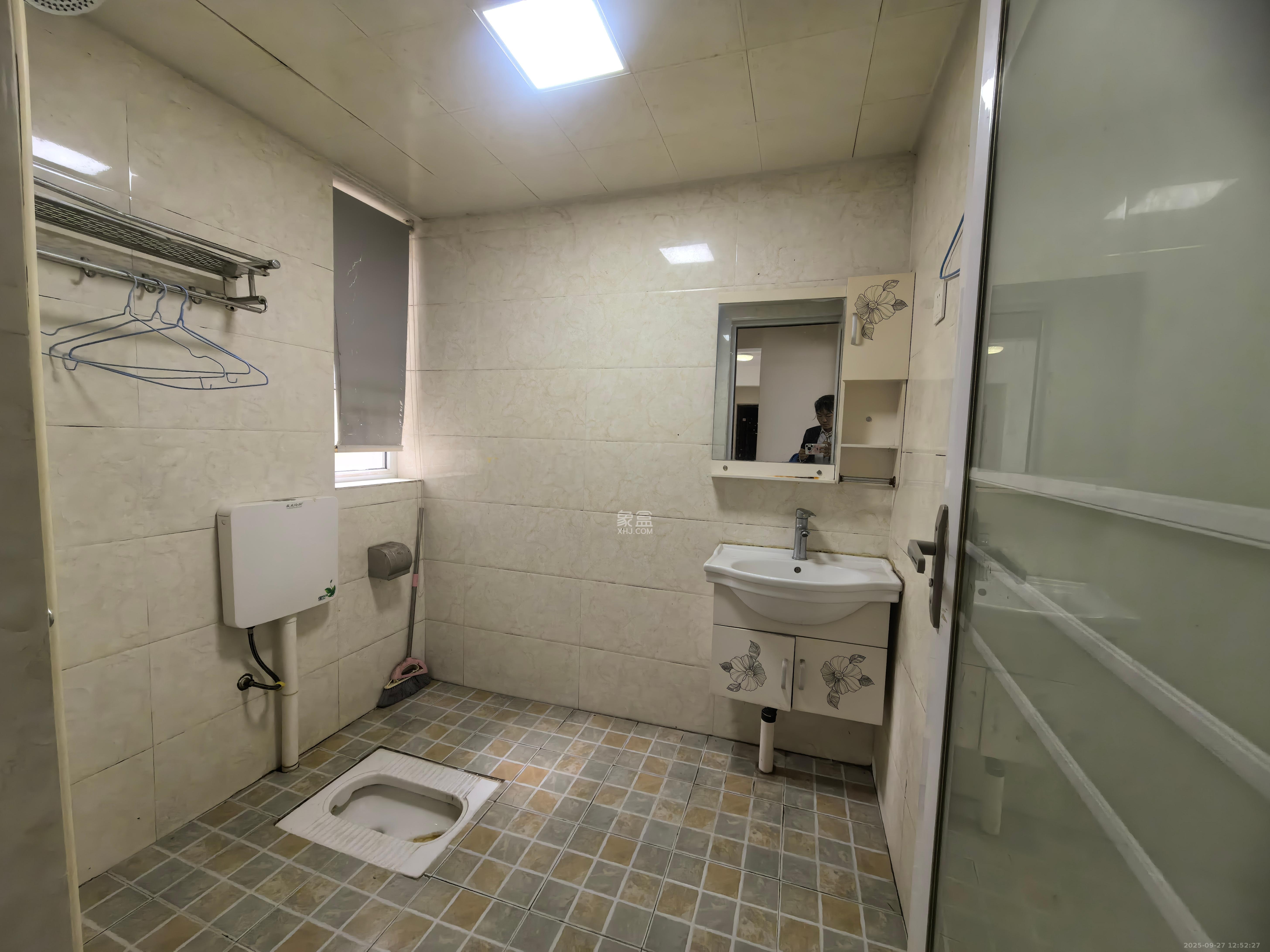 当代滨江MOMA  3室2厅1卫    2800.0元/月室内图