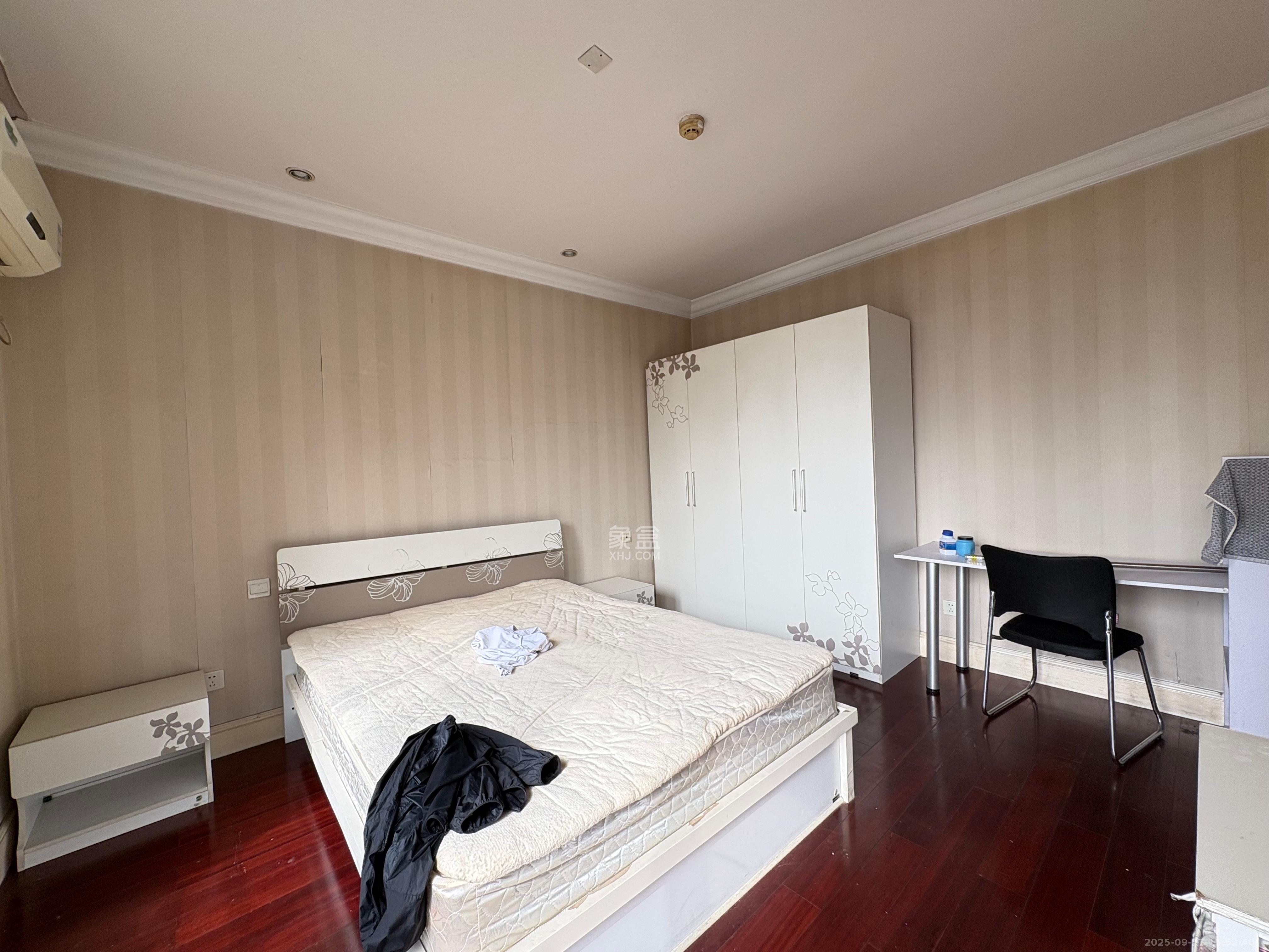 郡原广场 1室1厅1卫 1400.0元/月 郡原广场 1室1厅1卫 1400.0元/月室内图