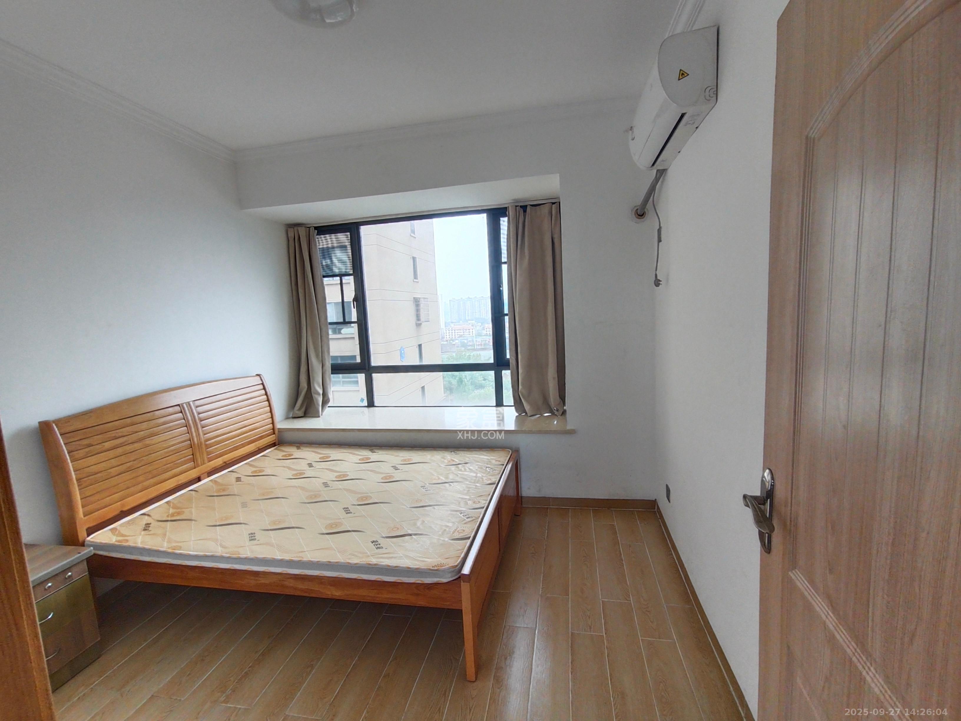 西湖鸿运佳苑  3室2厅2卫    2000.0元/月室内图