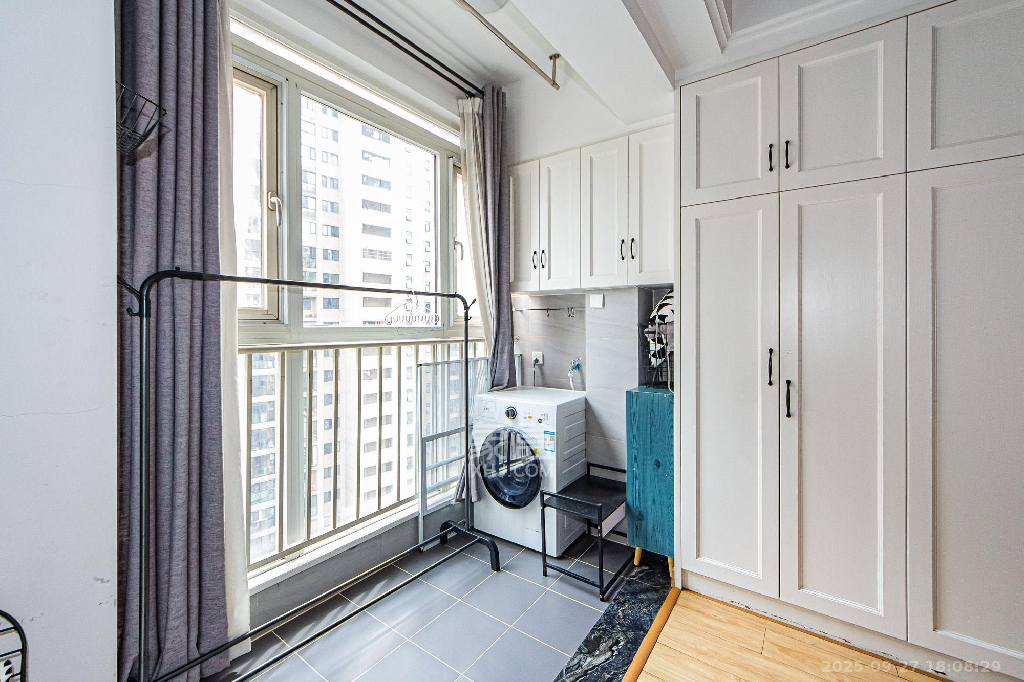 北辰三角洲E4区  1室1厅1卫    2300.0元/月室内图