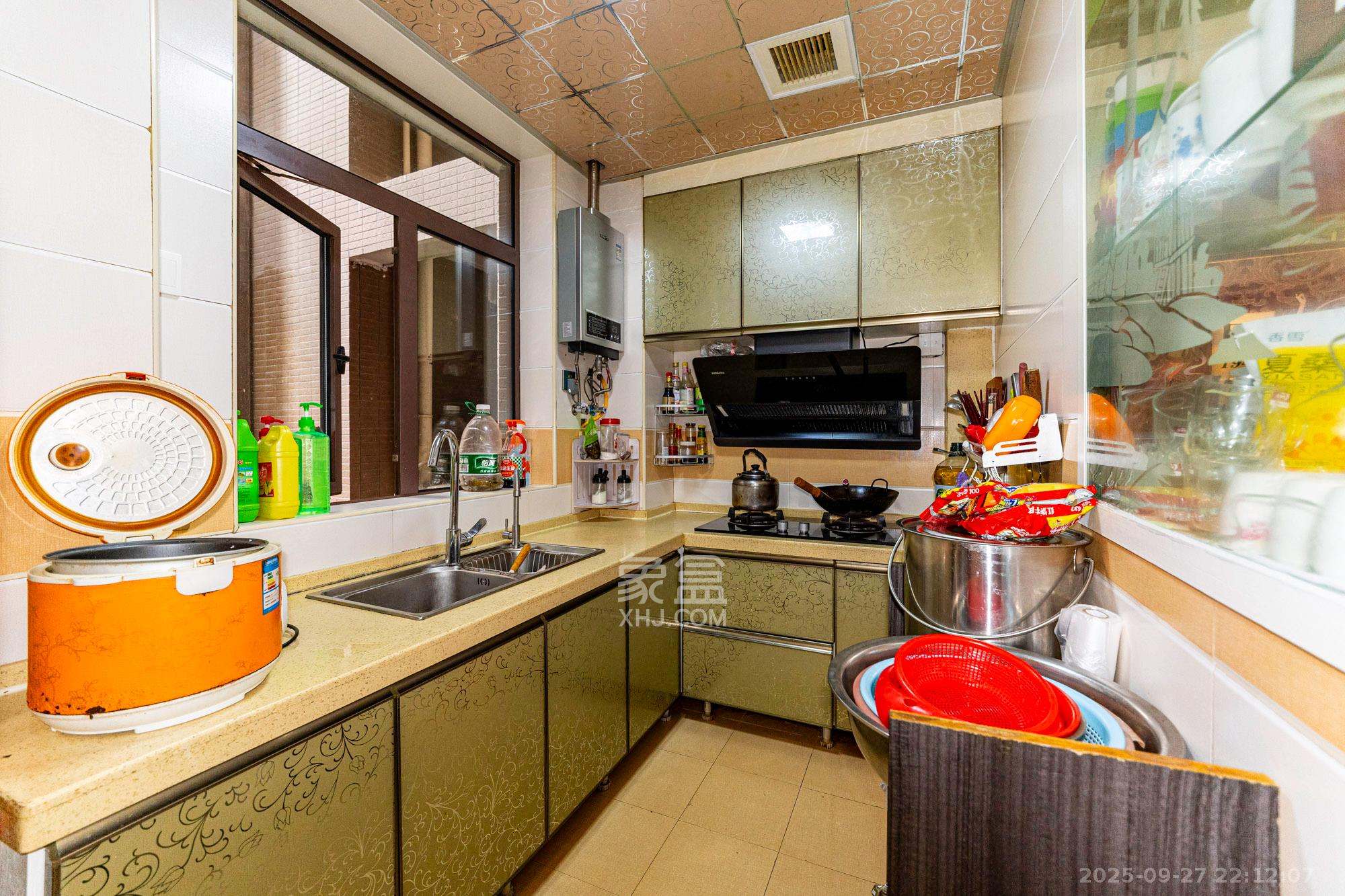 水岸世景  2室1厅1卫    58.0万厨房