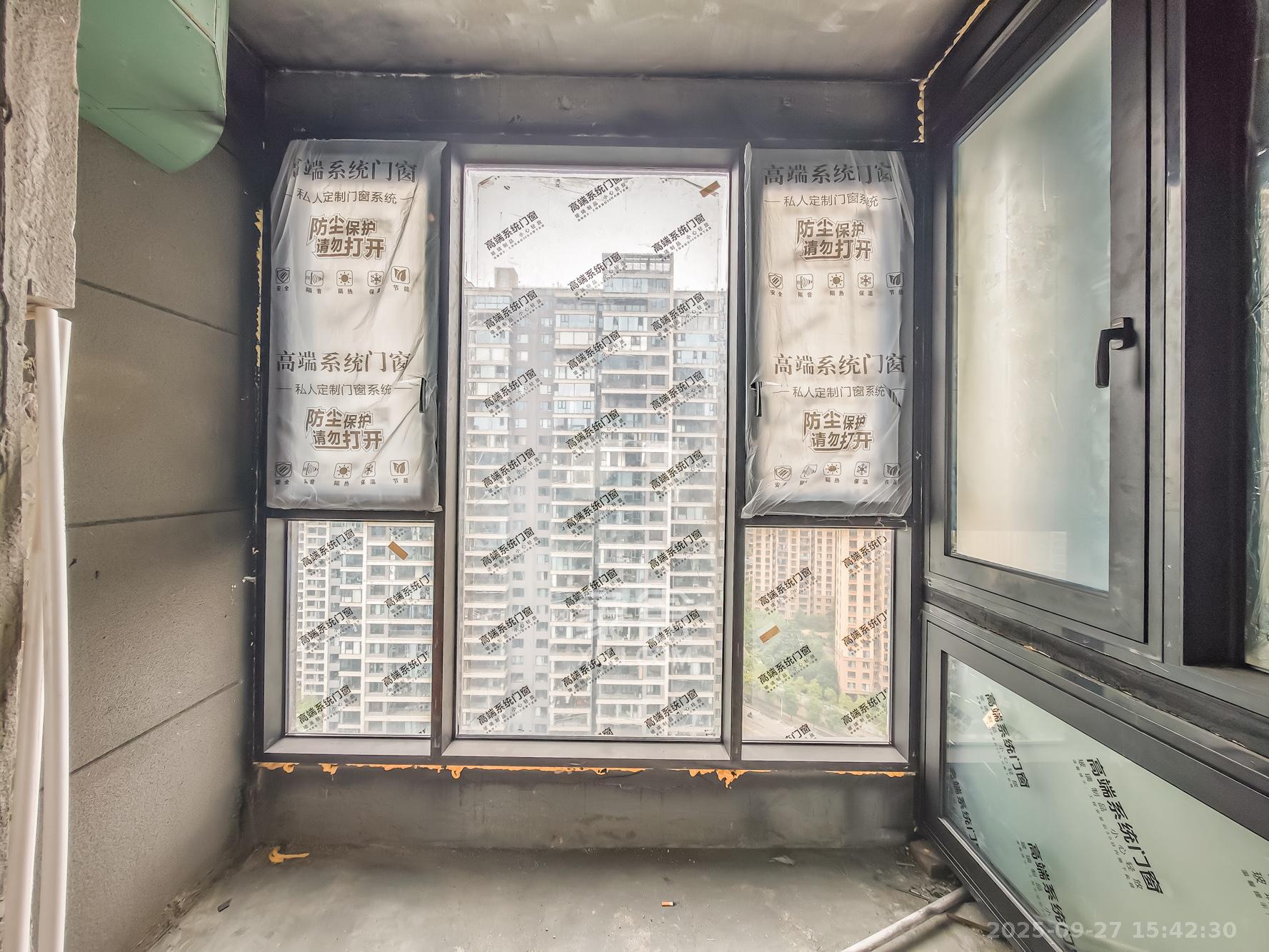 长沙万境潇湘 1室2厅3卫 280.0万 长沙万境潇湘 1室2厅3卫 280.0万阳台