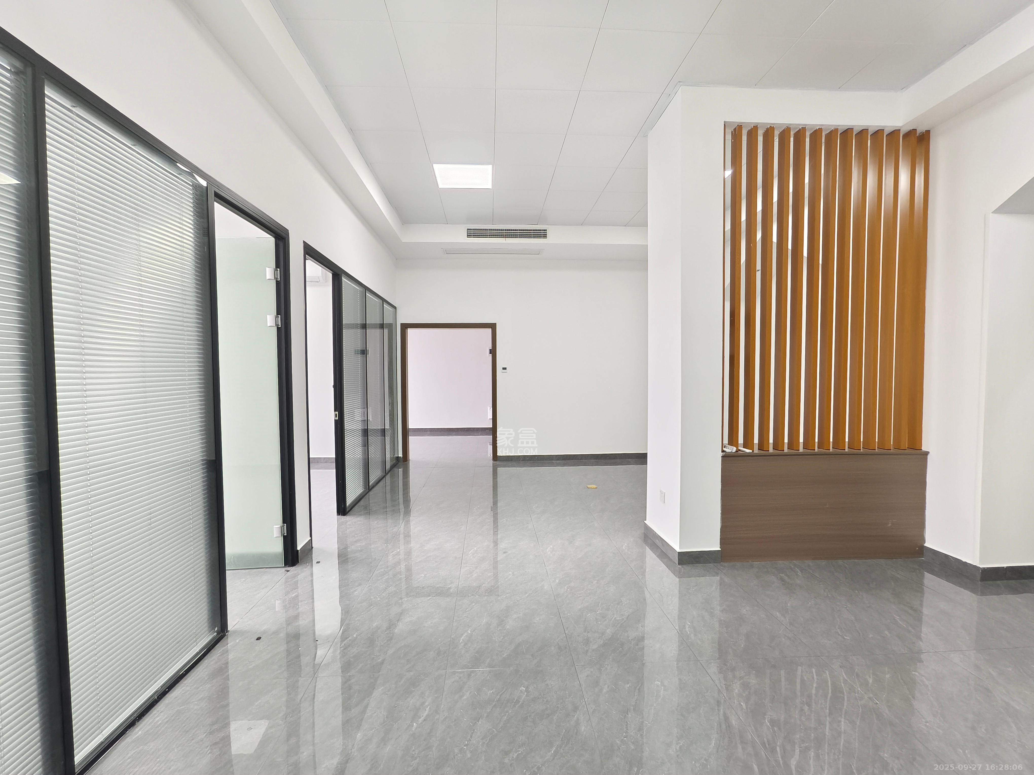 华润置地广场二期 1室1厅1卫 5888.00元/月 华润置地广场二期 1室1厅1卫 5888.00元/月室内图