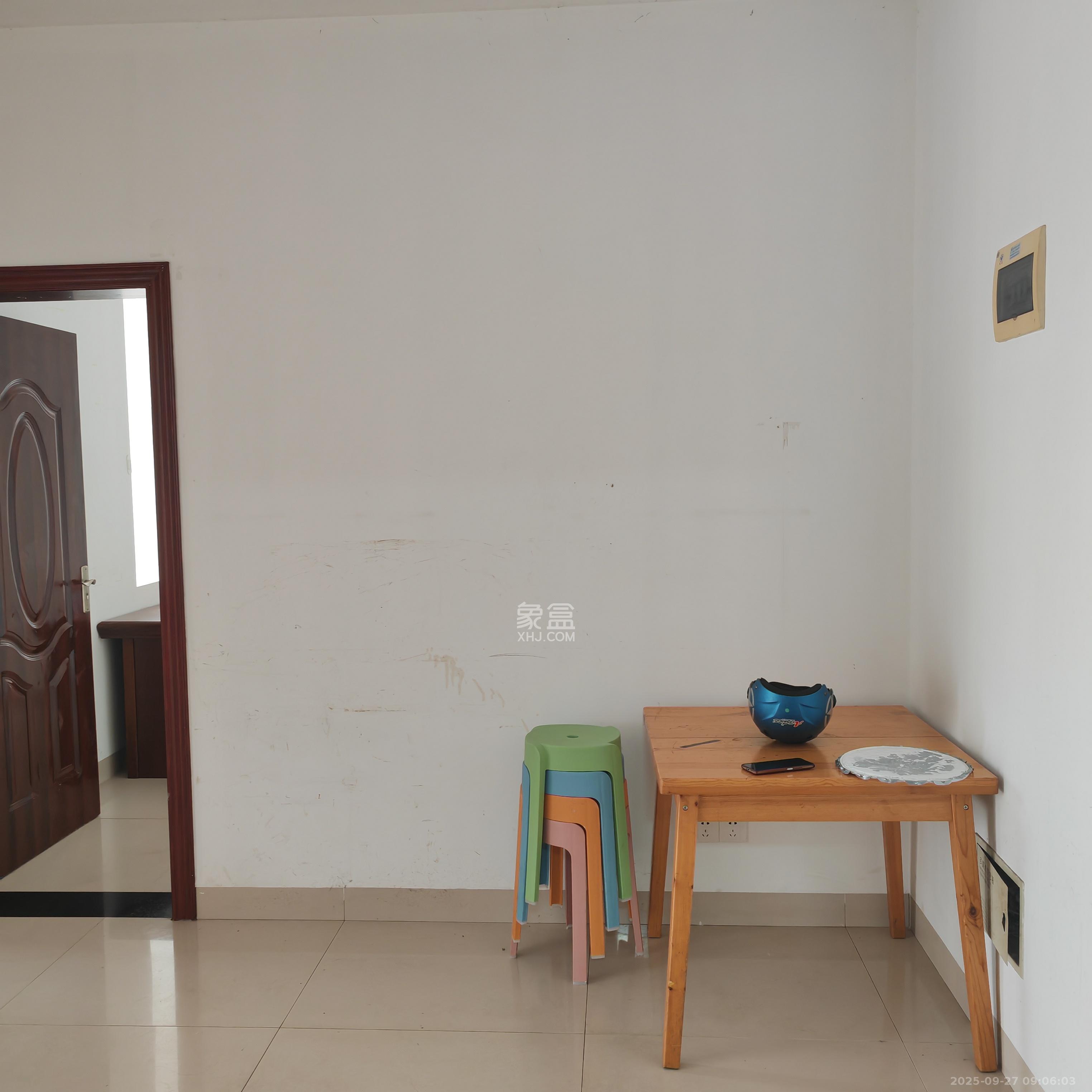 洋湖景园  2室1厅1卫    2300.0元/月室内图