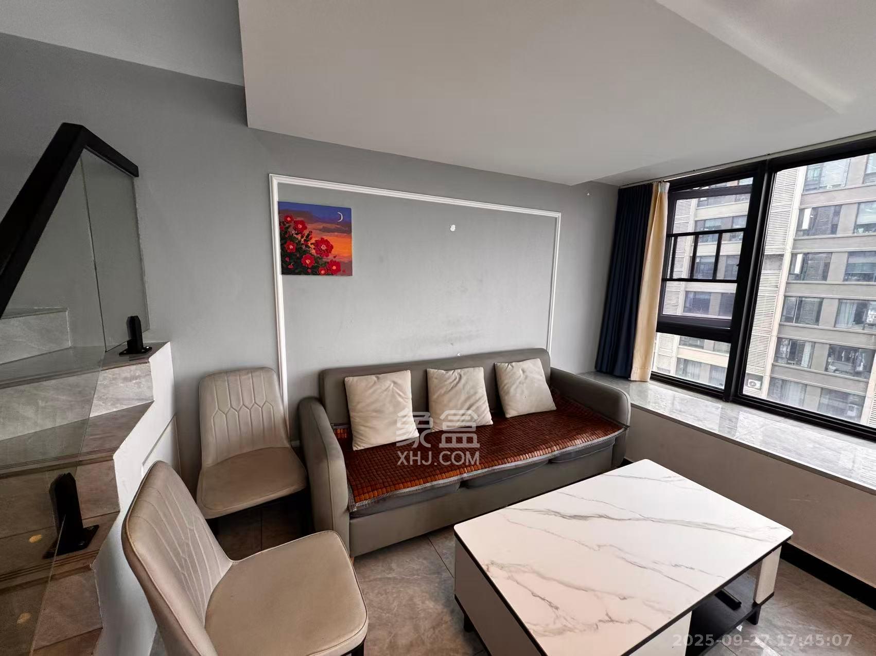 华润翡翠府 2室2厅2卫 2200.0元/月 华润翡翠府 2室2厅2卫 2200.0元/月室内图