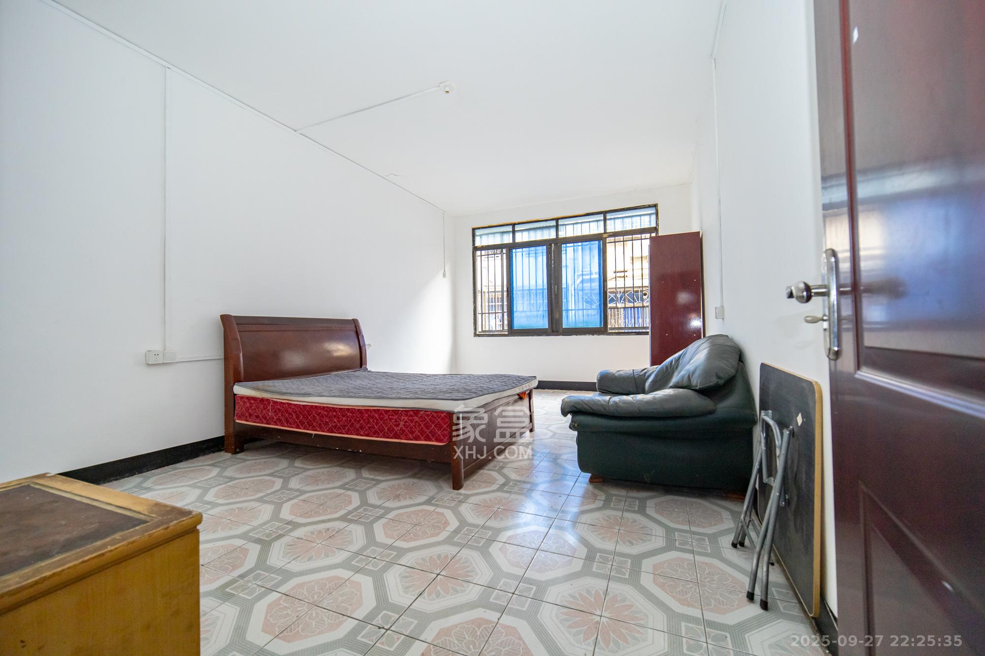 星沙二区  6室2厅3卫    110.0万 星沙二区  6室2厅3卫    110.0万