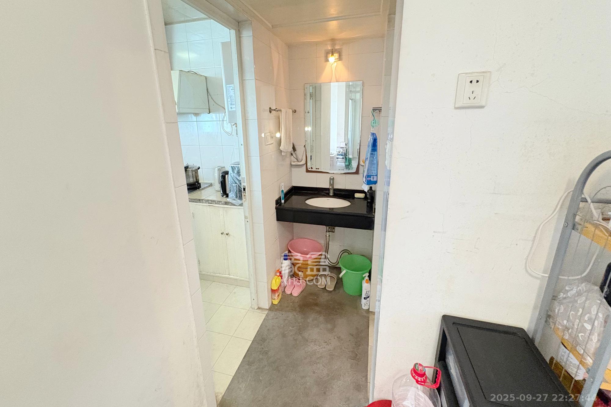 向阳门第 1室1厅1卫 59.8万 向阳门第 1室1厅1卫 59.8万卫生间