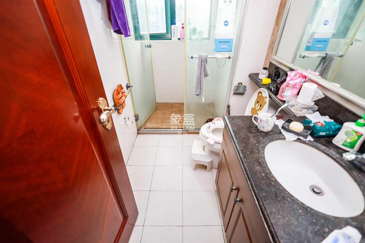 恒大华府 2室2厅1卫 120.0万 恒大华府 2室2厅1卫 120.0万卫生间