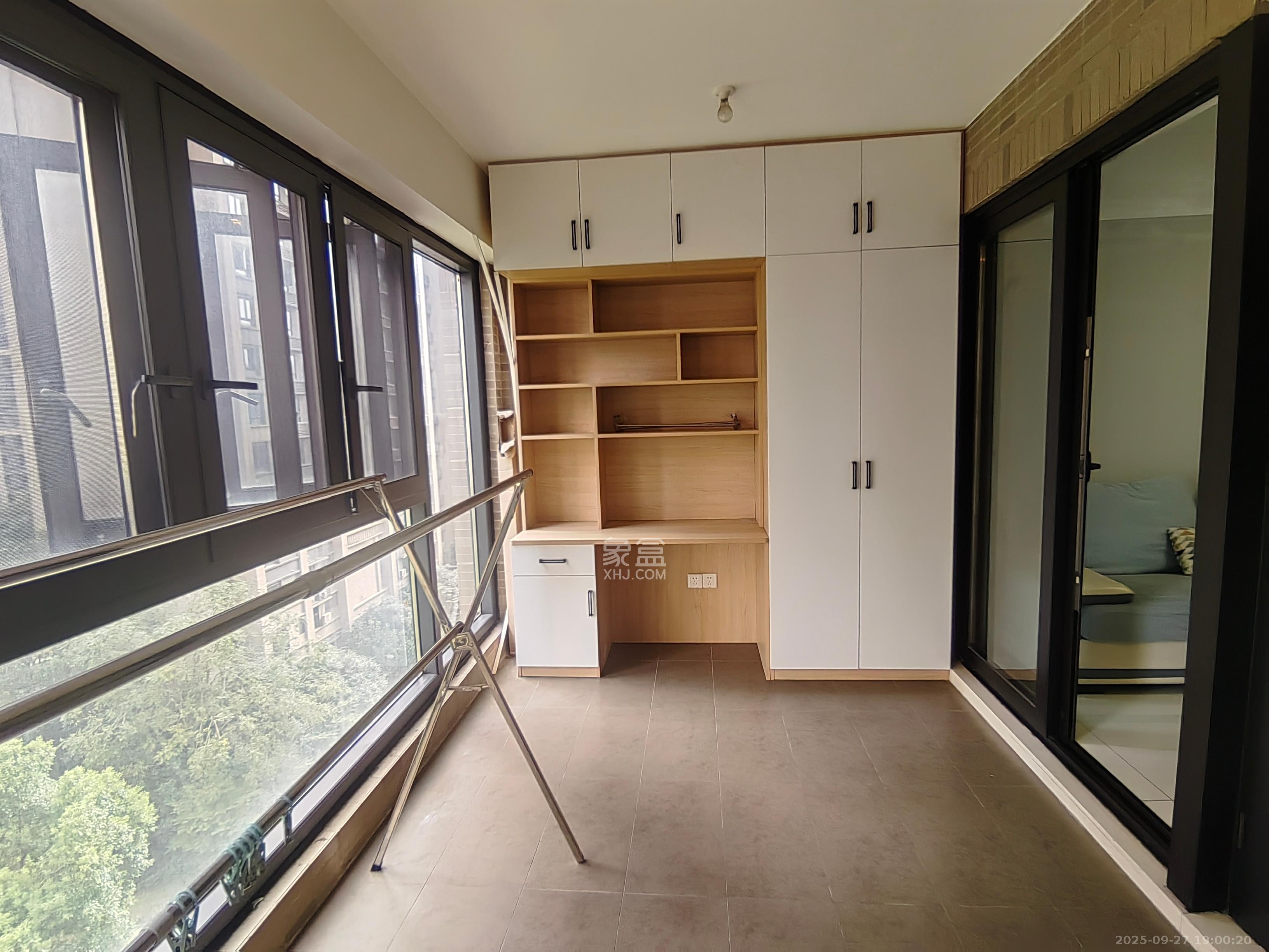 时代倾城三期  2室2厅1卫   2000.00元/月室内图