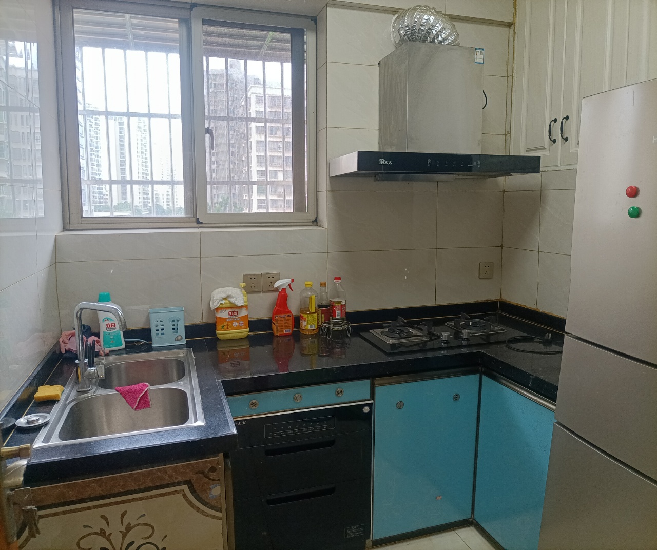 华洋公寓 3室2厅2卫 2600.0元/月 华洋公寓 3室2厅2卫 2600.0元/月室内图