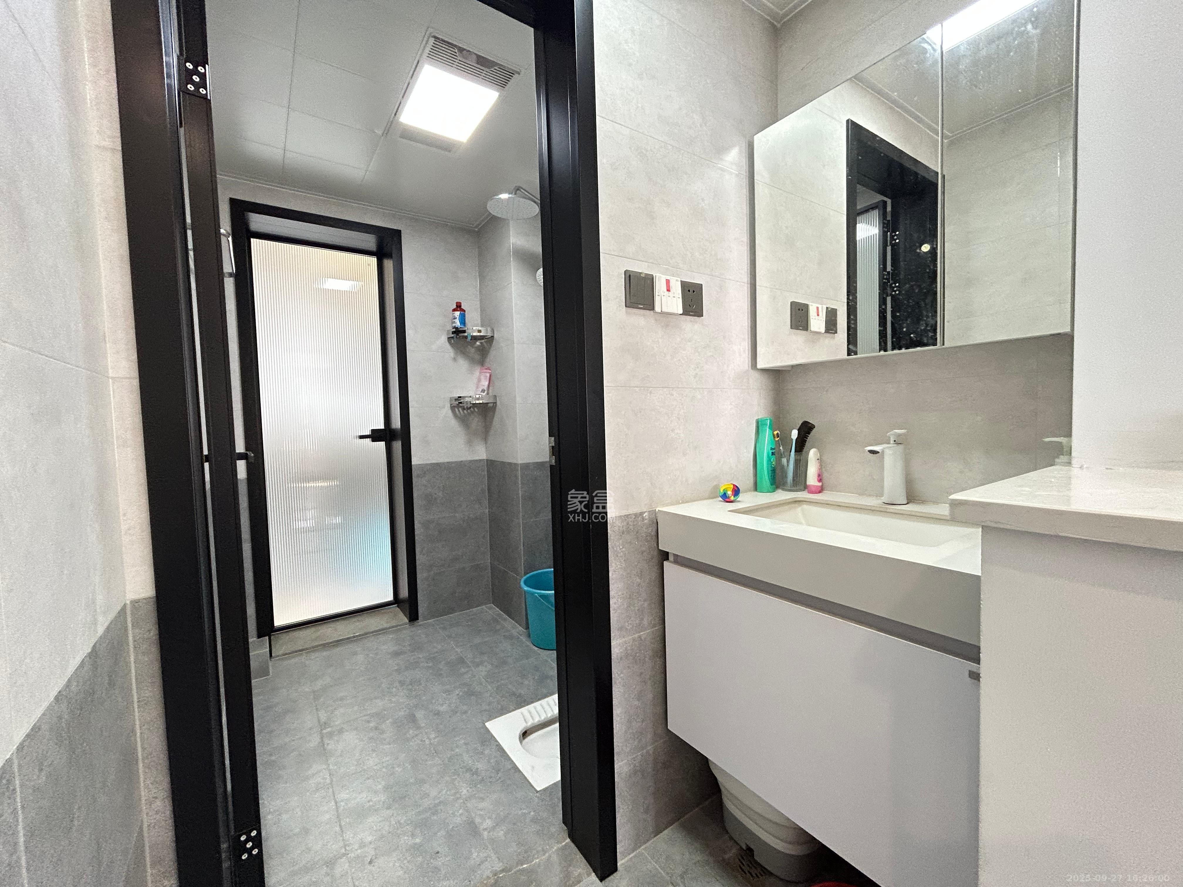 山水誉峰  3室2厅2卫    3800.0元/月室内图