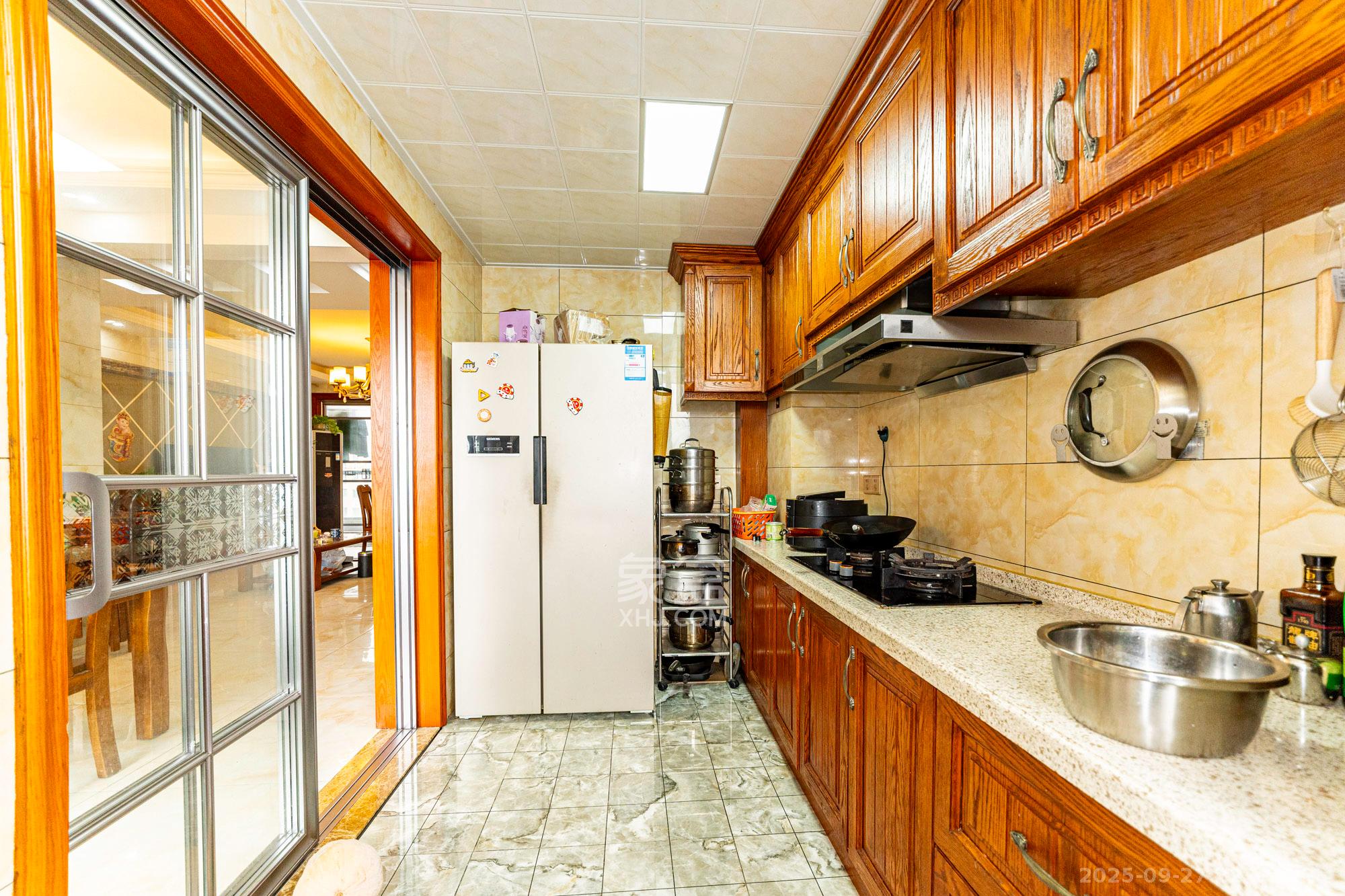 藏珑湖上国际花园 4室2厅2卫 158.0万 藏珑湖上国际花园 4室2厅2卫 158.0万厨房