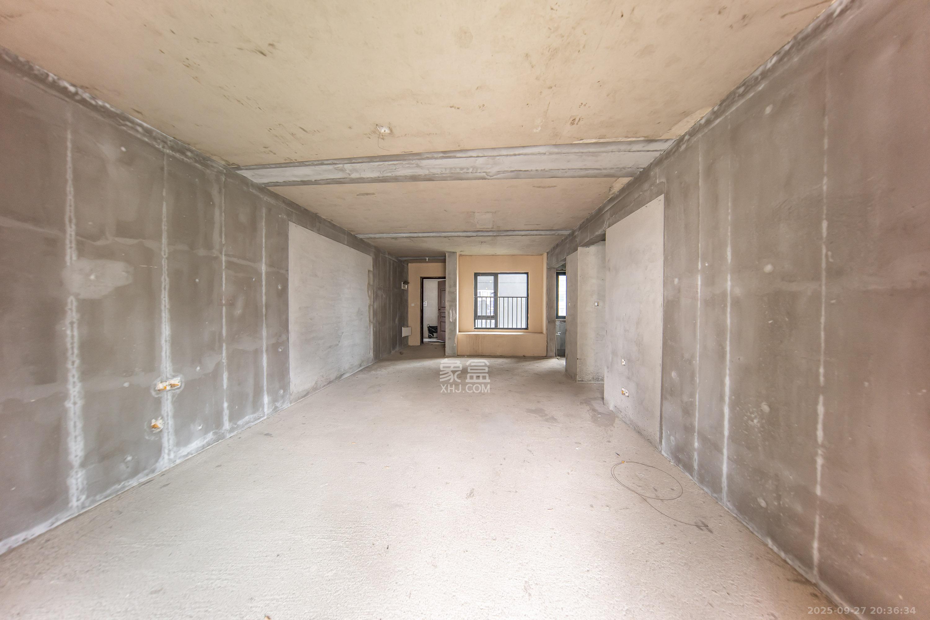 汉高学士府 4室2厅2卫 98.0万 汉高学士府 4室2厅2卫 98.0万客厅