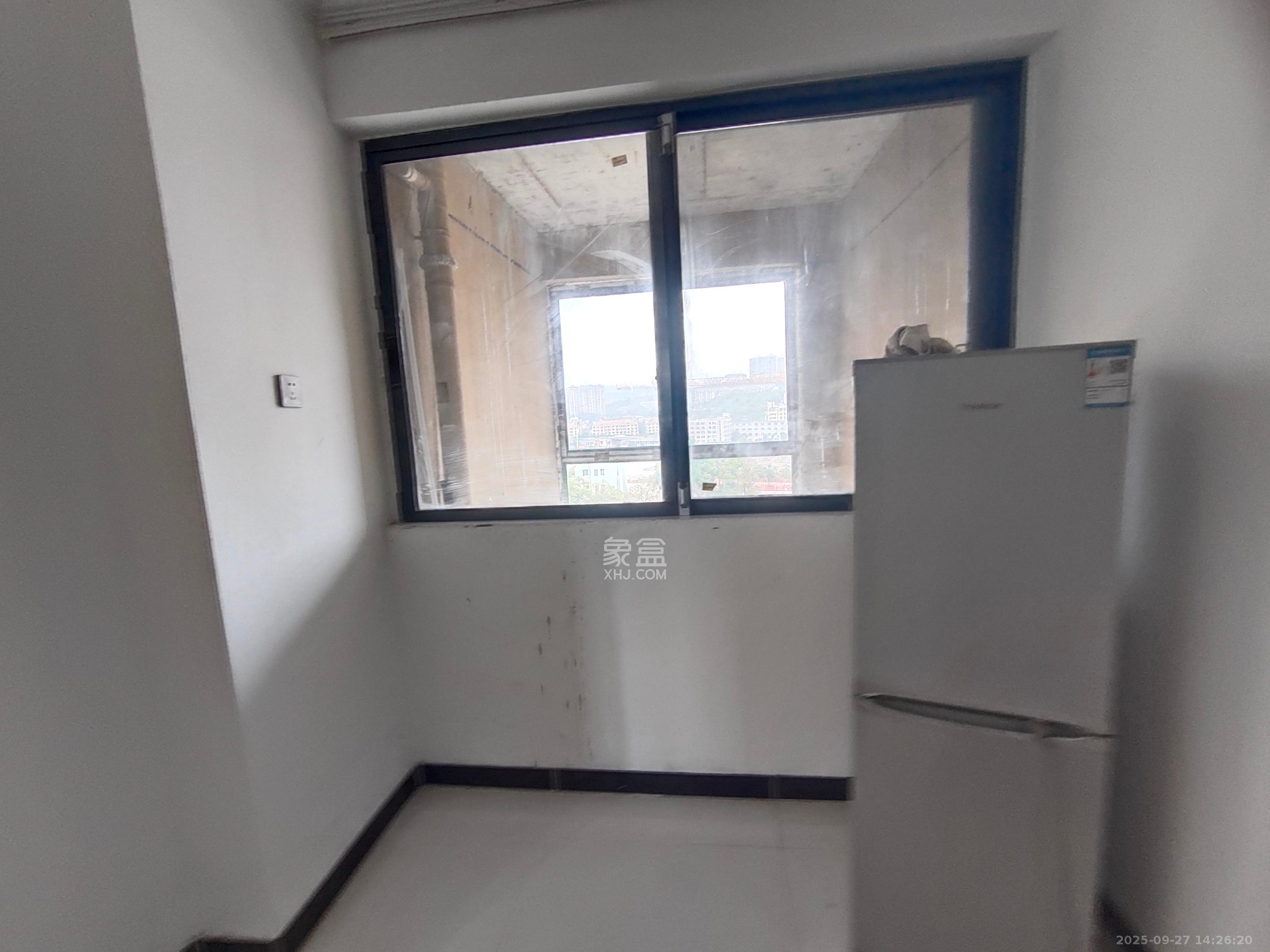 西湖鸿运佳苑  3室2厅2卫    2000.0元/月室内图