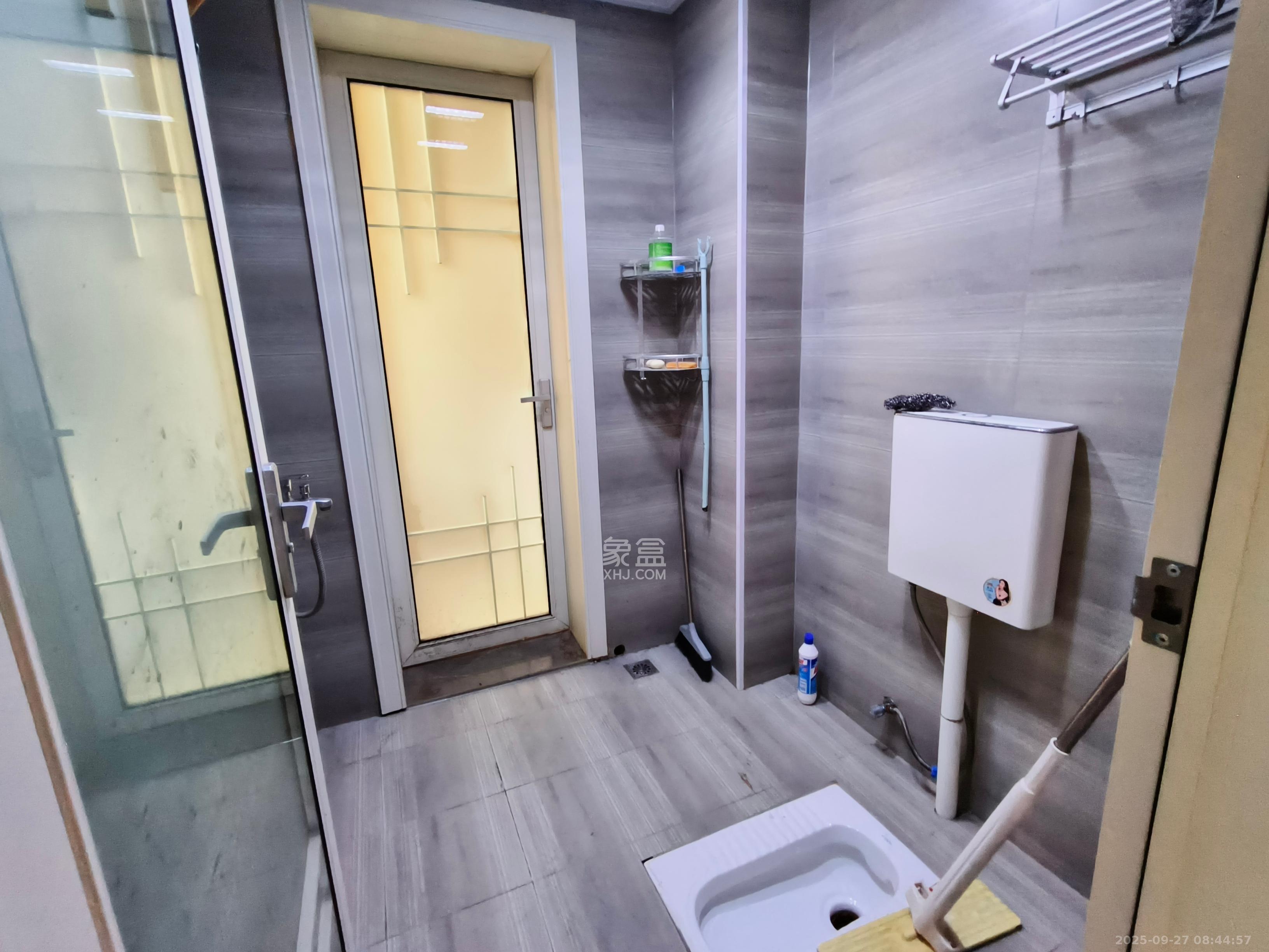 绿地新都会  1室1厅1卫    1500.0元/月室内图