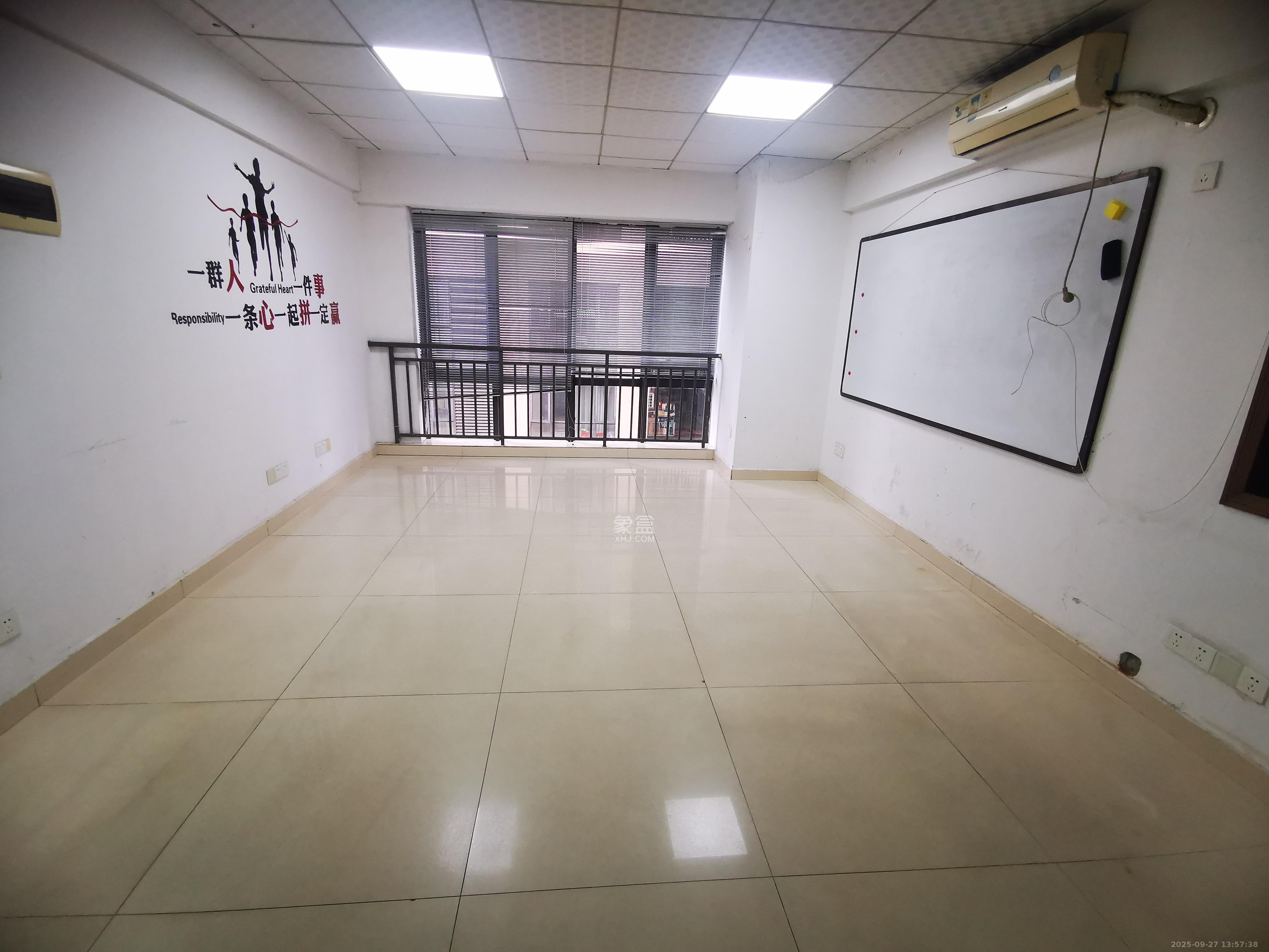 摩天一号 1室1厅1卫 1800.0元/月 摩天一号 1室1厅1卫 1800.0元/月室内图