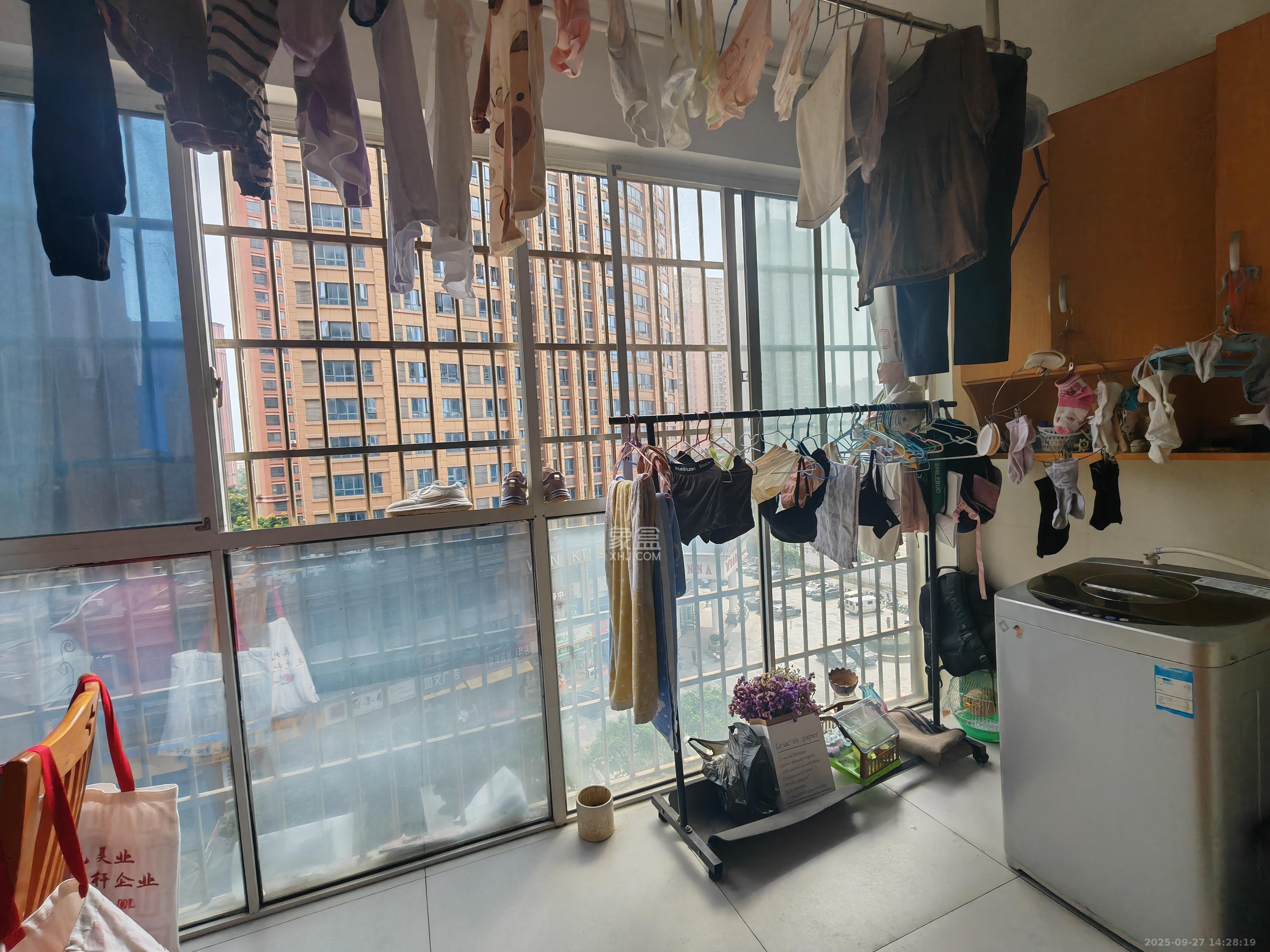 明天一城 2室2厅1卫 1380.0元/月 明天一城 2室2厅1卫 1380.0元/月室内图