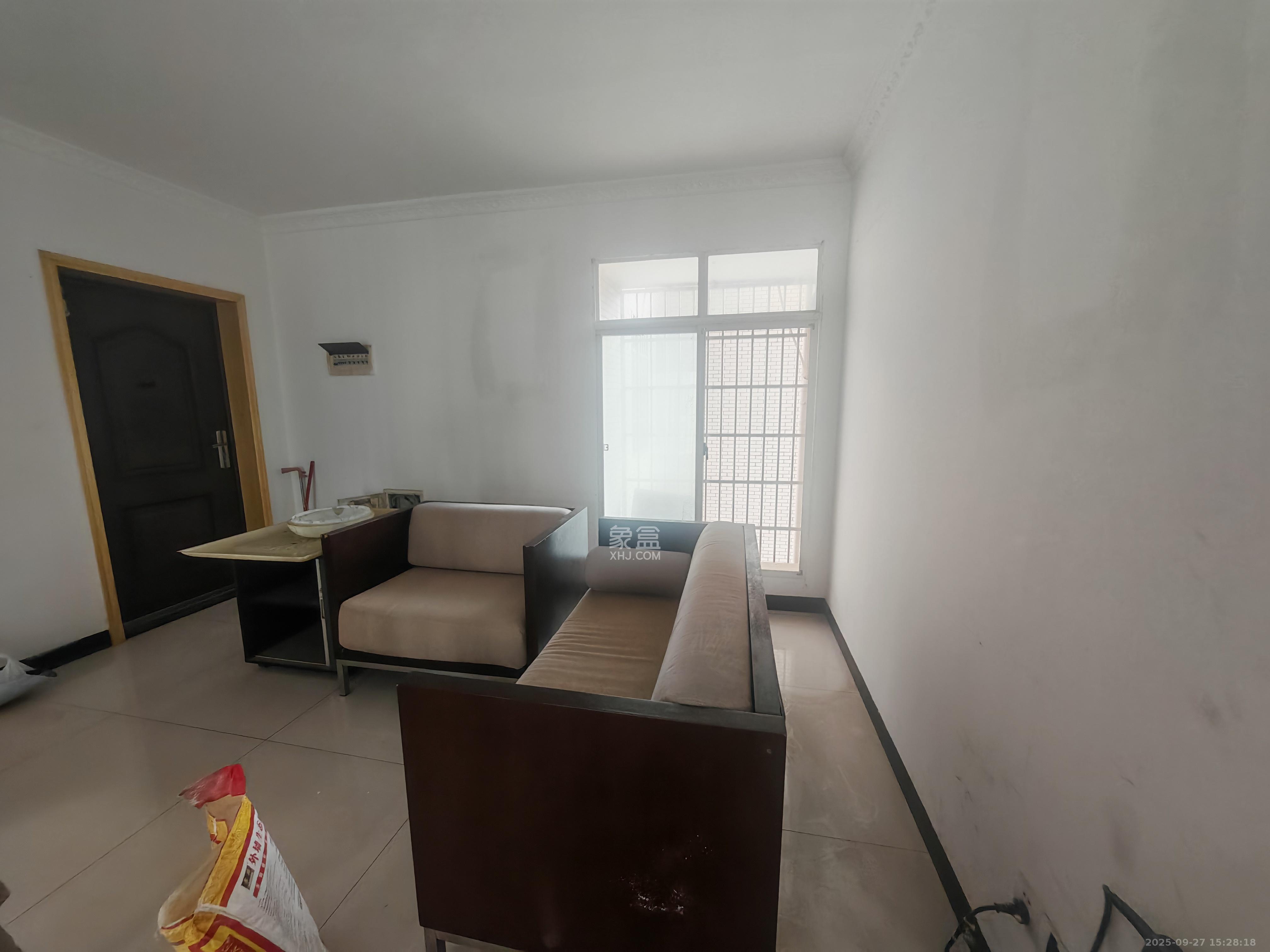 骑龙安置小区 3室2厅2卫 2600.0元/月 骑龙安置小区 3室2厅2卫 2600.0元/月室内图