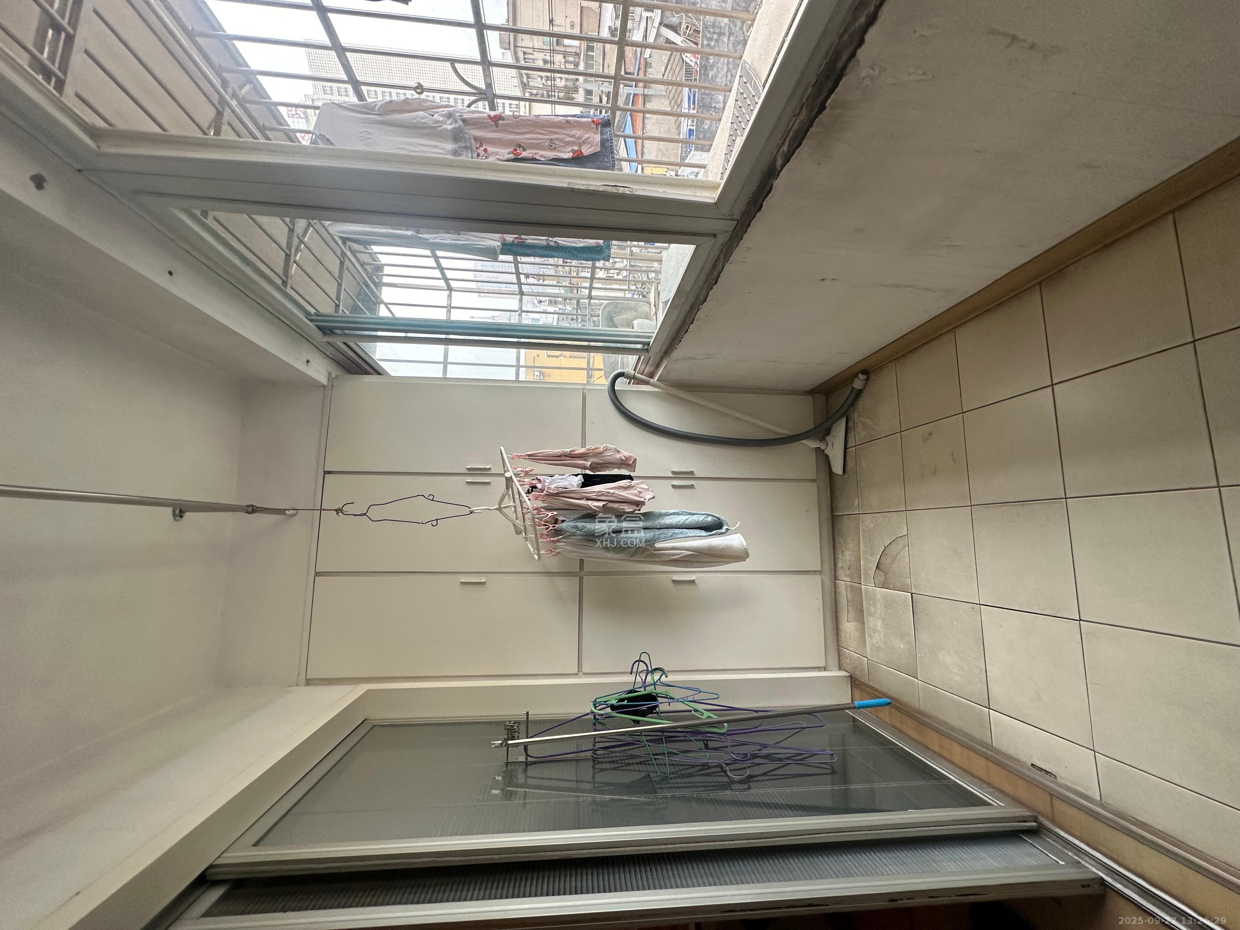 南沙公寓  1室1厅1卫    1600.0元/月室内图