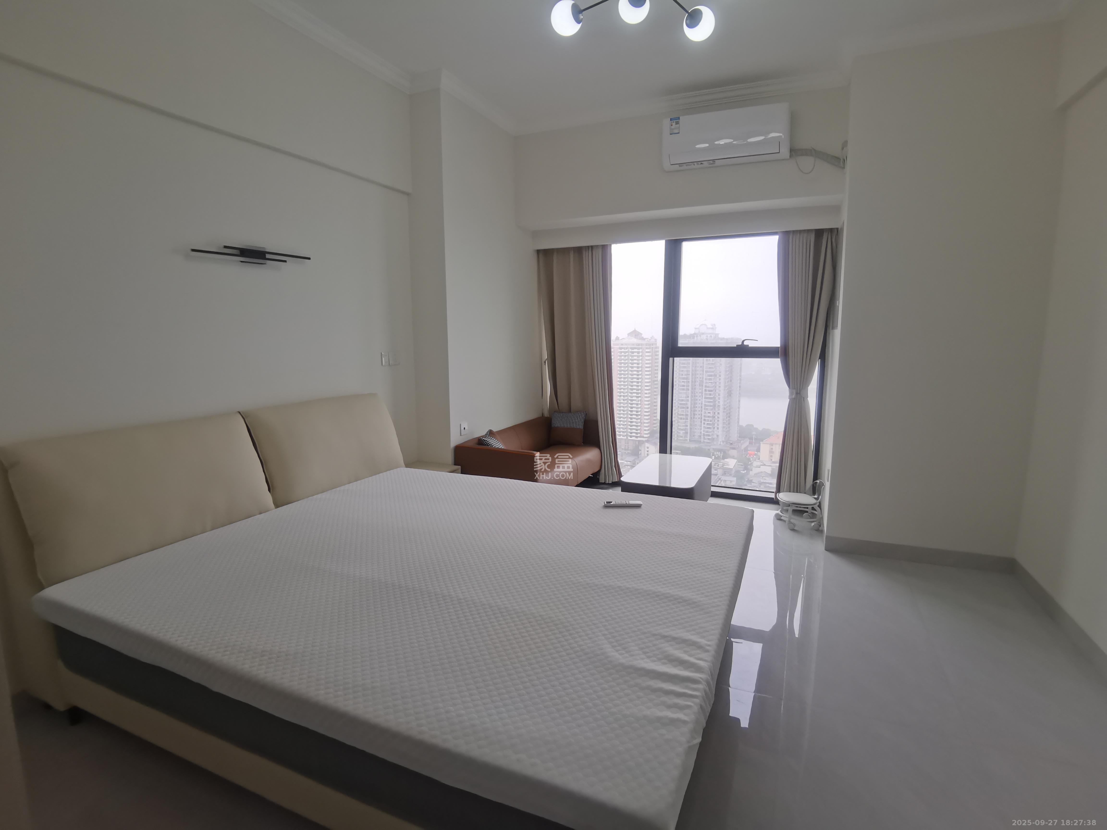 华润置地中心  1室1厅1卫    1800.0元/月室内图